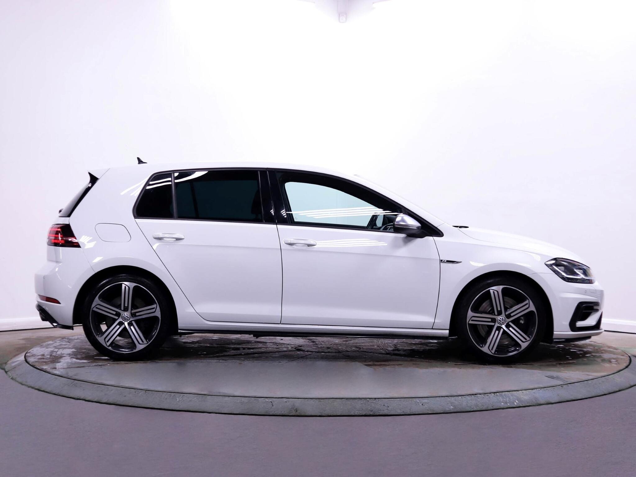 Volkswagen Golf view 9