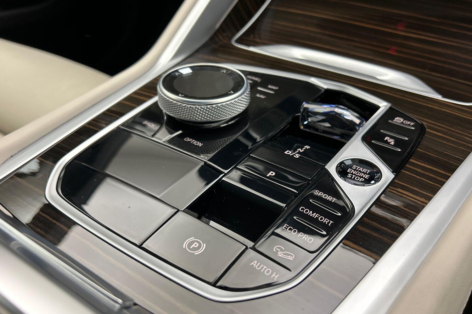 BMW X6 view 11