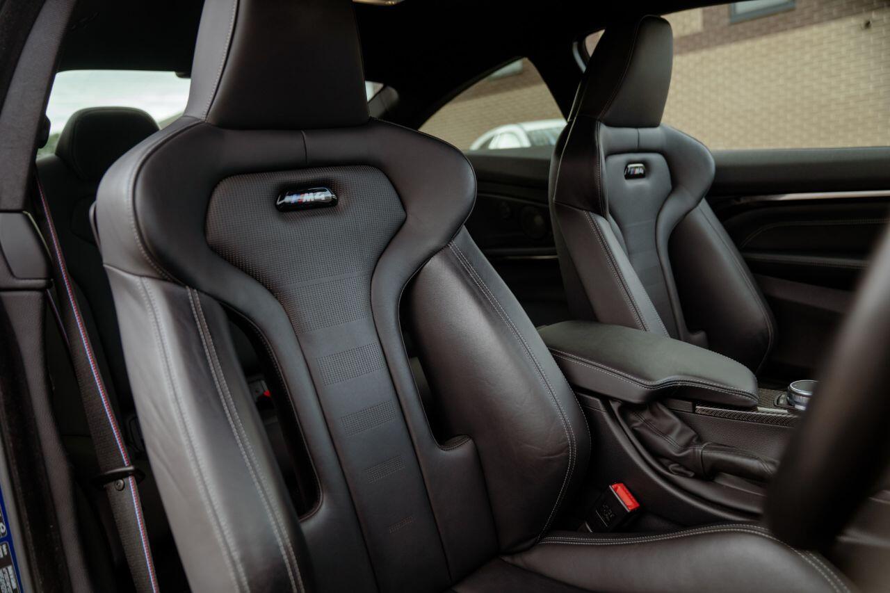 BMW M4 view 4