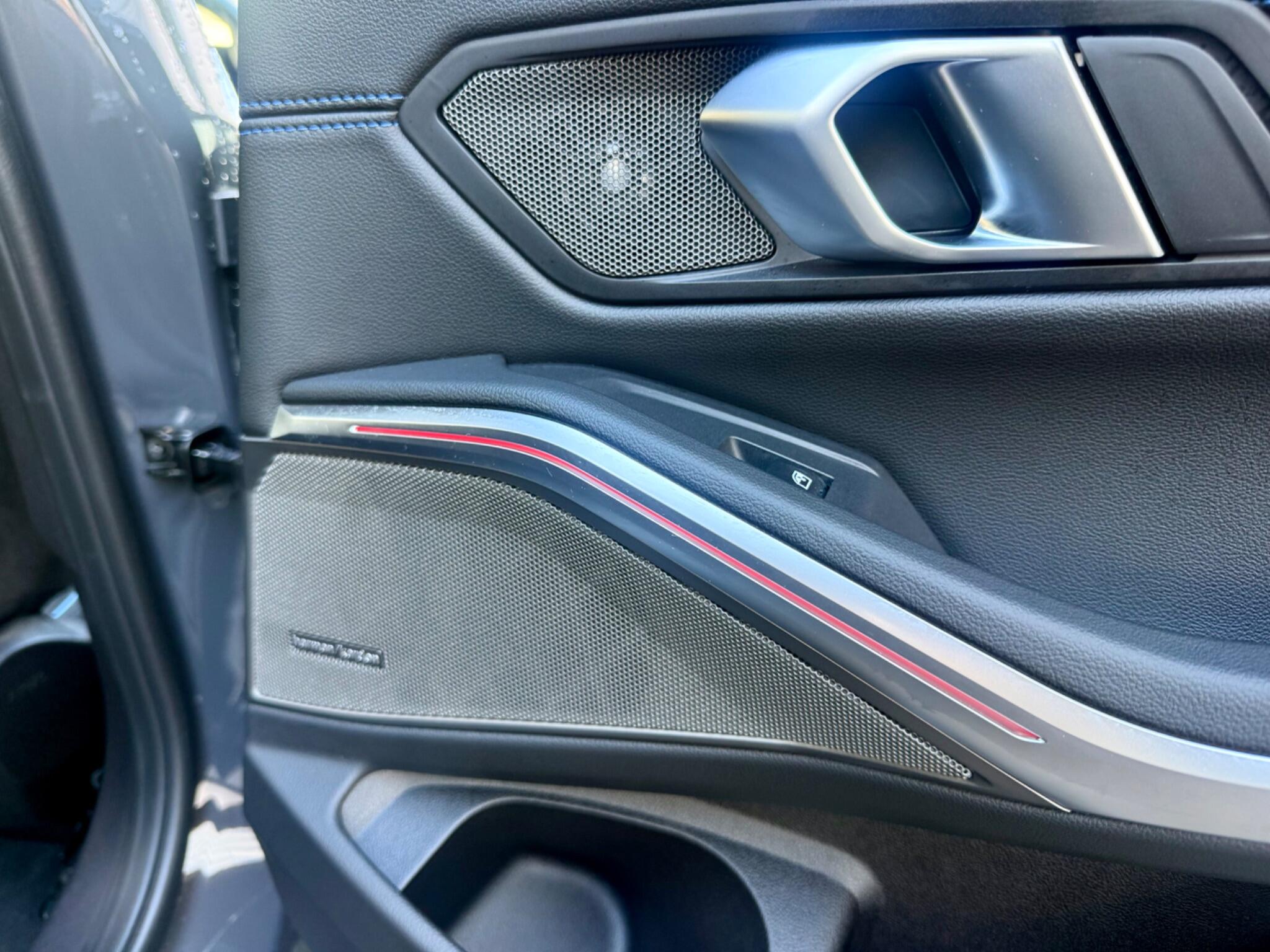 BMW 3 Series view 16