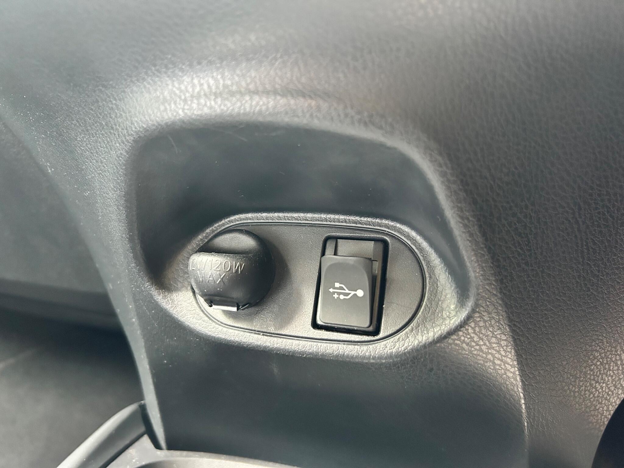 Toyota Yaris view 32