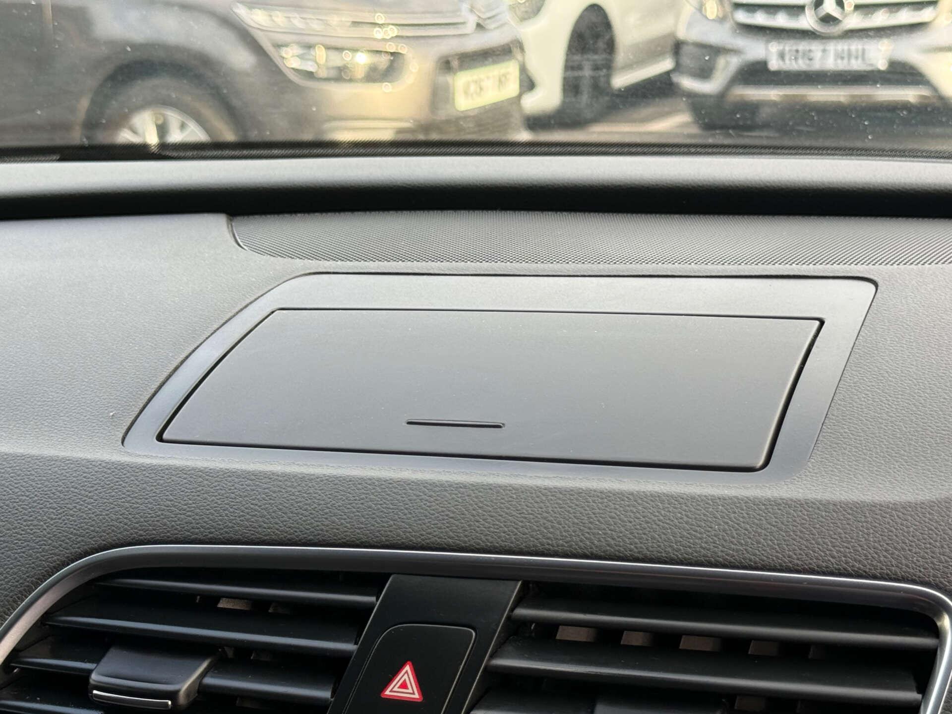 Audi Q3 view 66