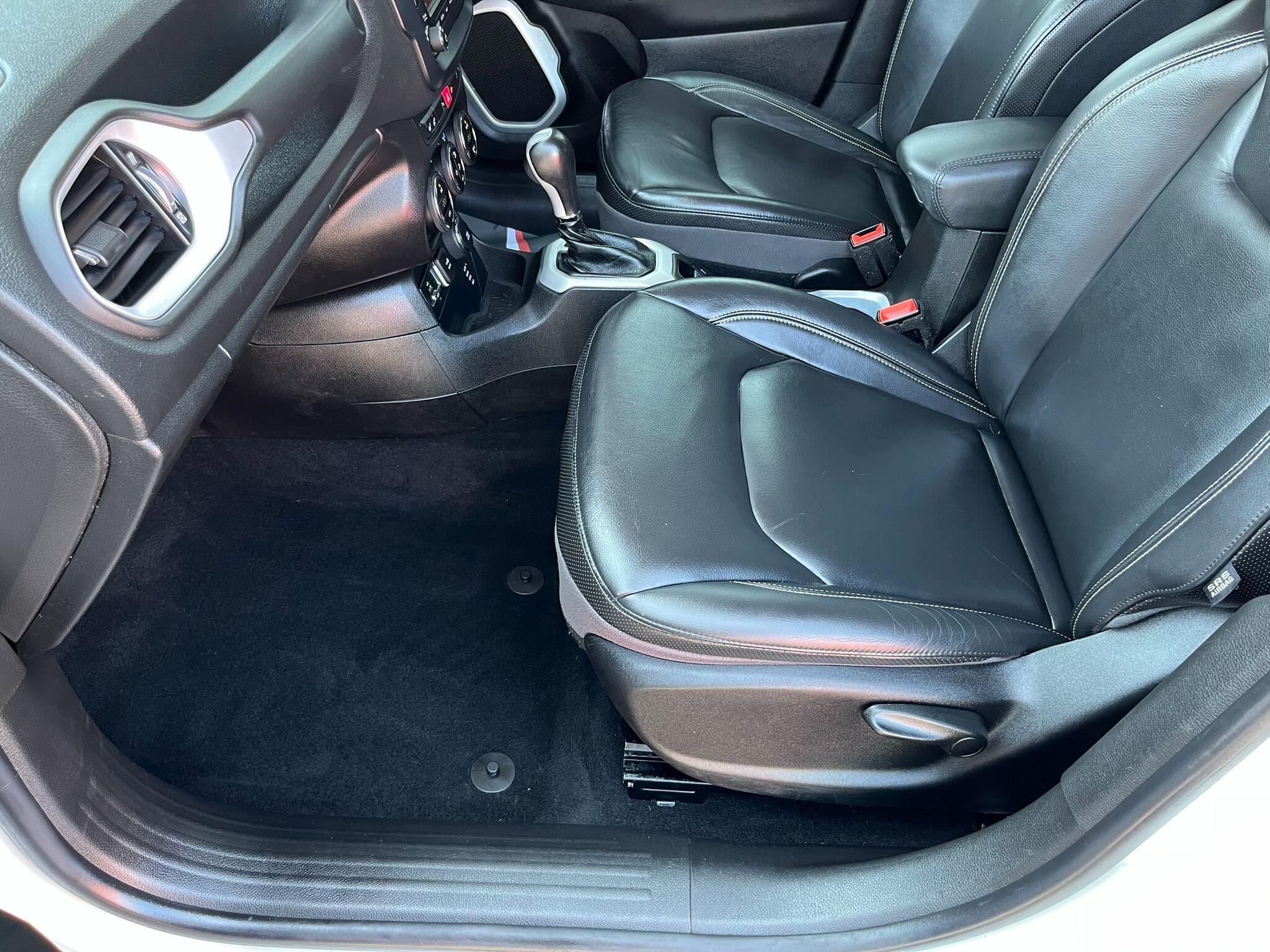 Jeep Renegade view 32