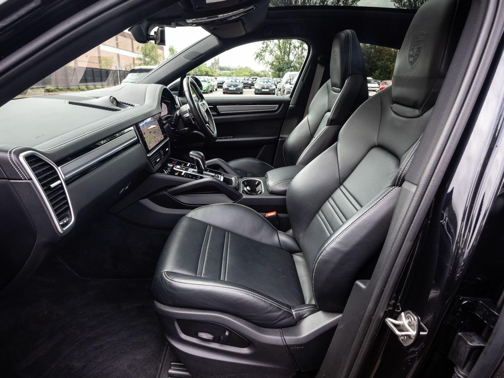 Porsche Cayenne view 30