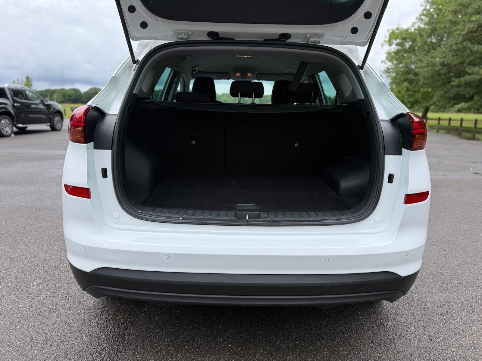 Hyundai Tucson view 48