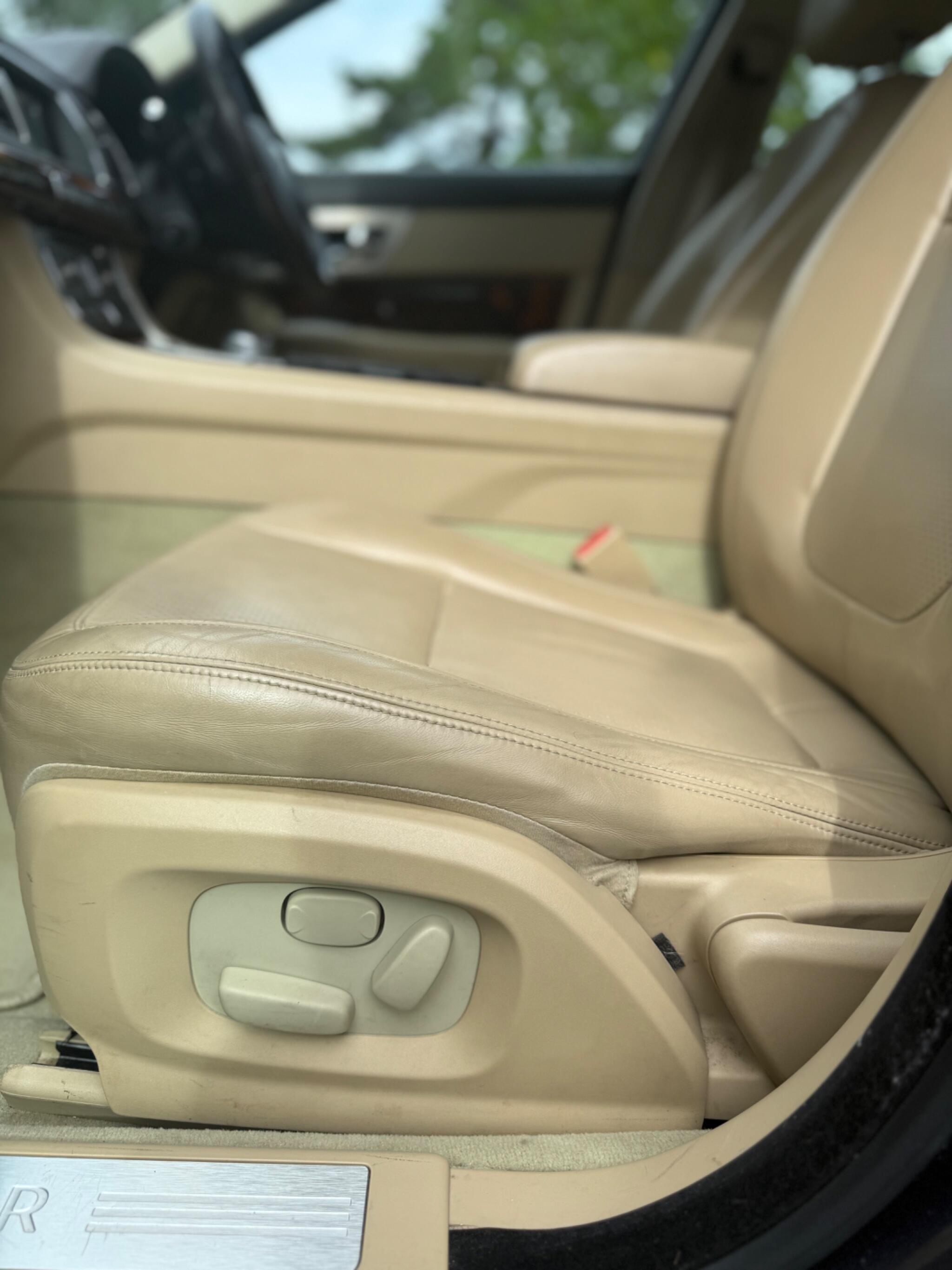 2008 Jaguar XF image 20