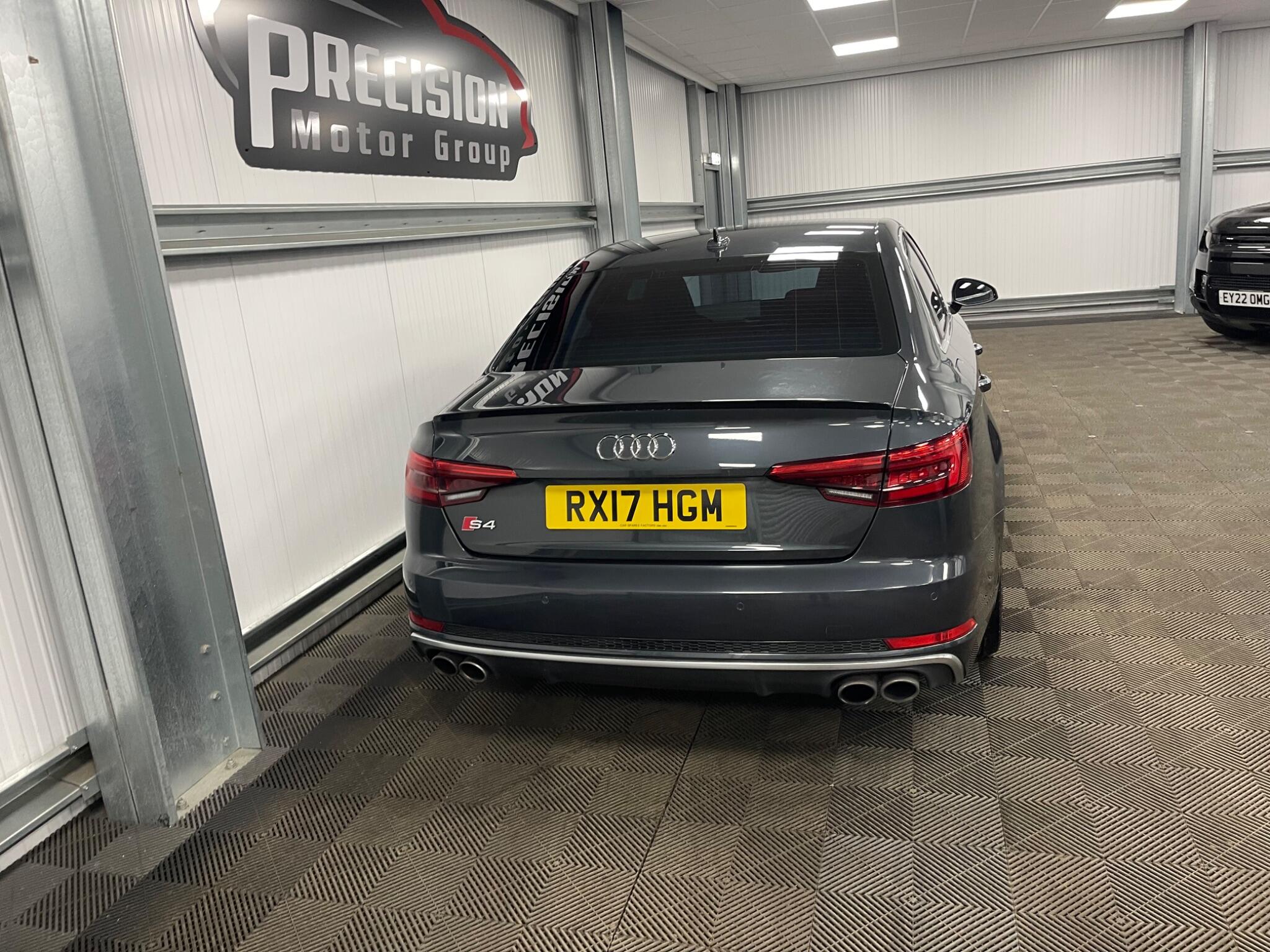 Audi S4 view 21