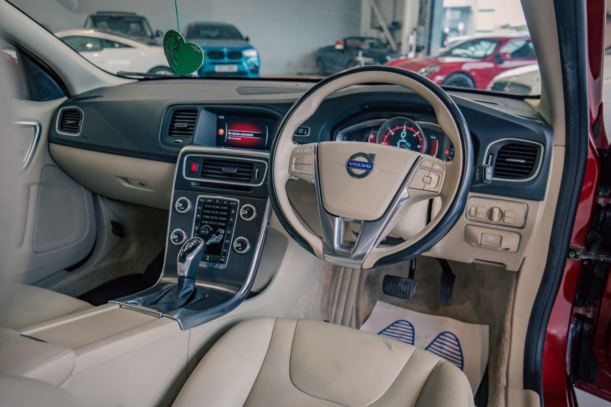 Volvo V60 view 2