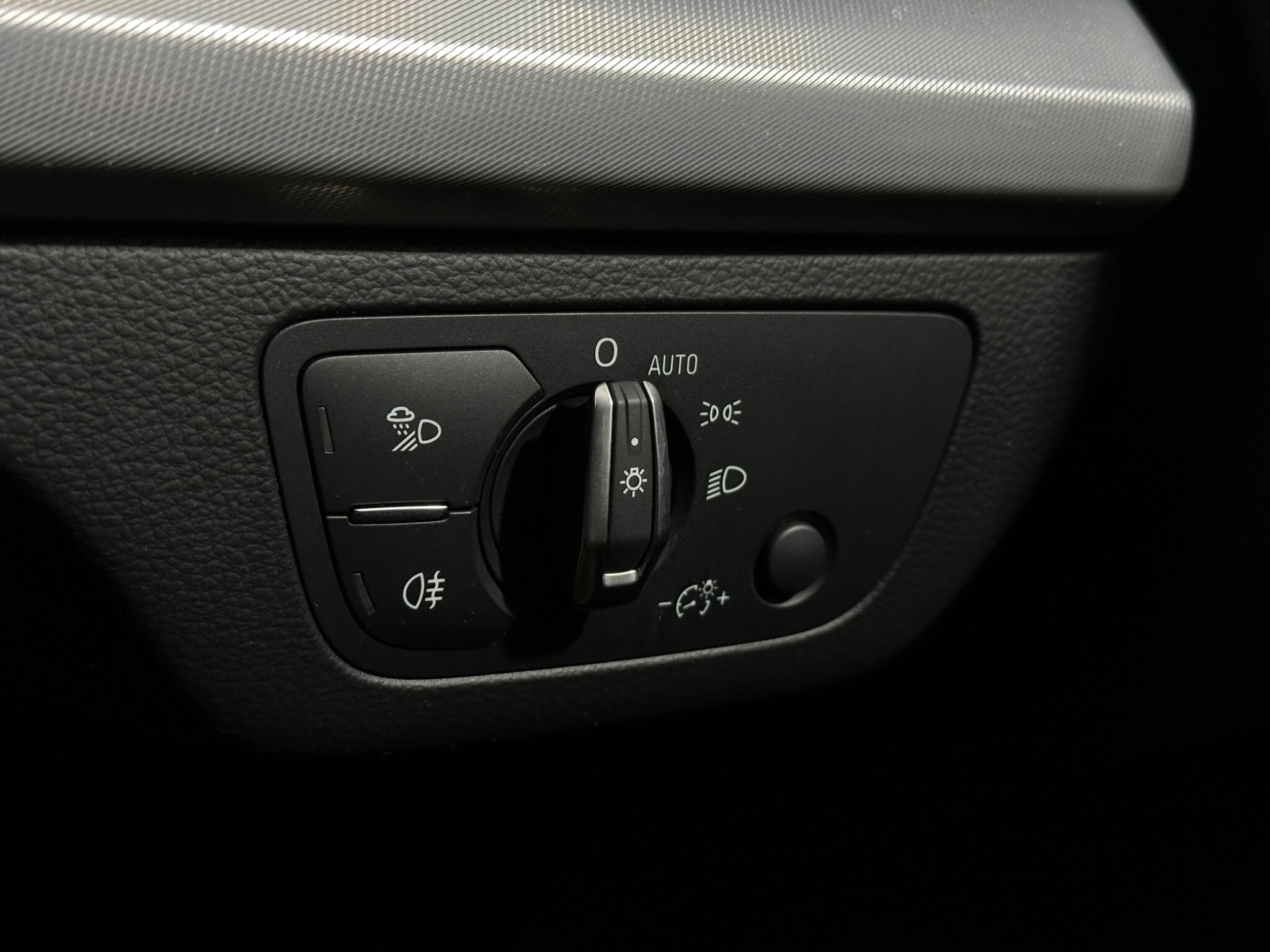Audi Q5 view 18
