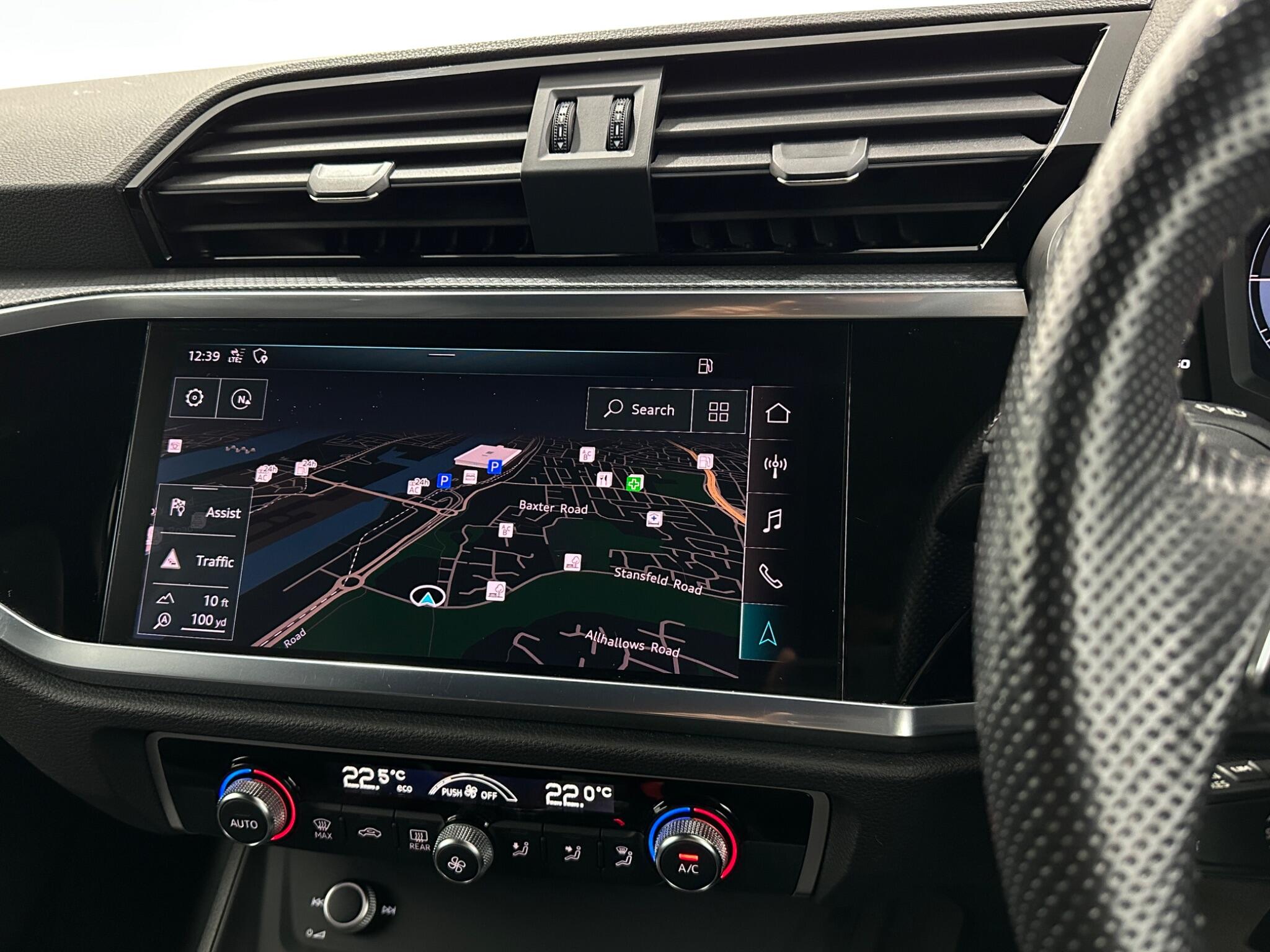 Audi Q3 view 22
