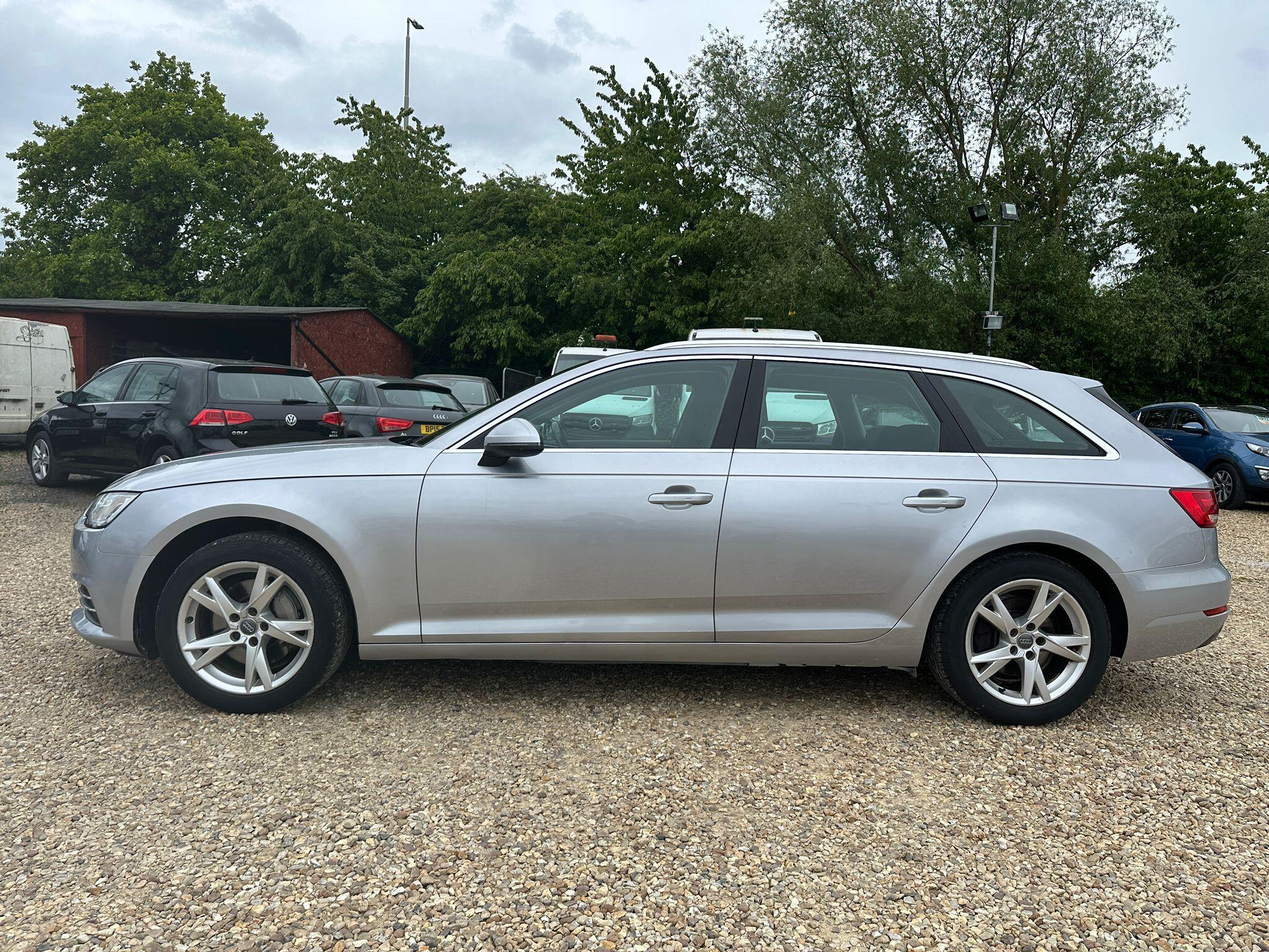 Audi A4 Avant view 6