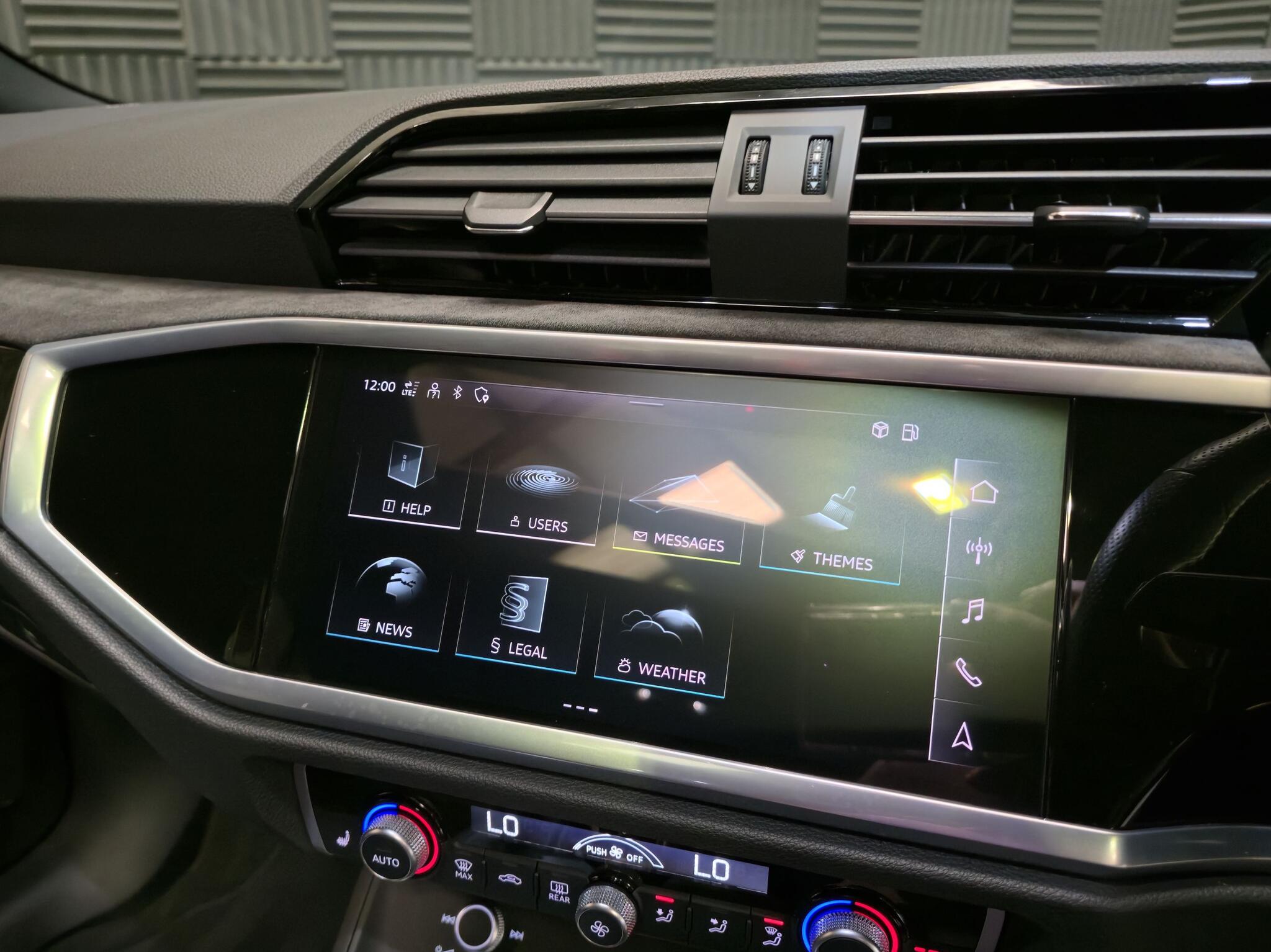 Audi RS Q3 view 20
