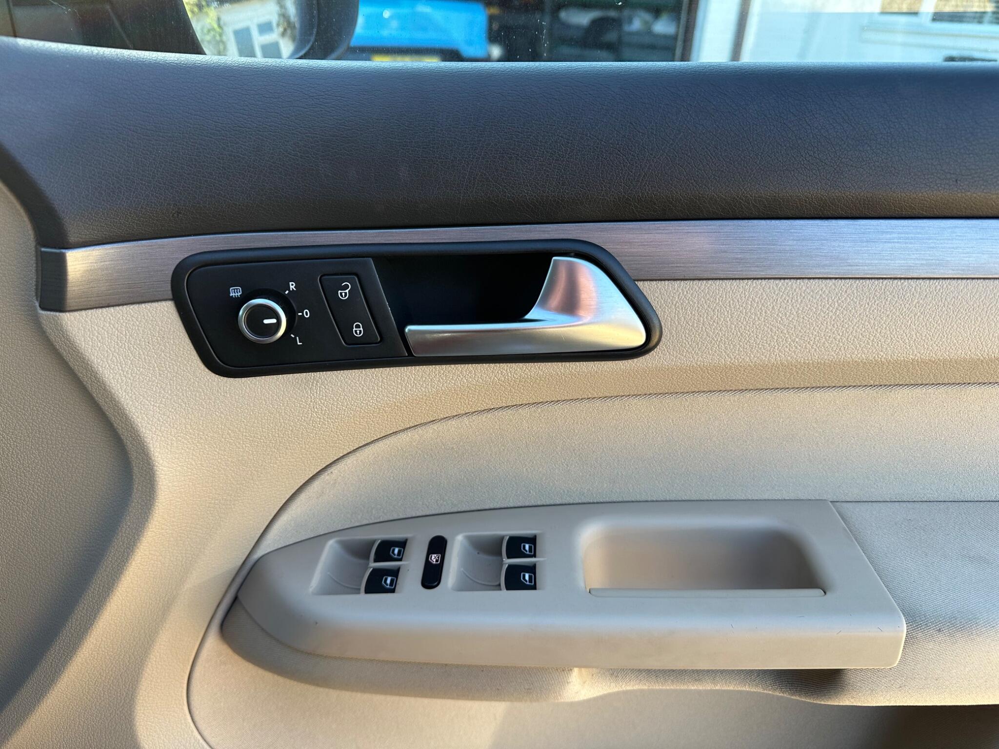 Volkswagen Touran view 16