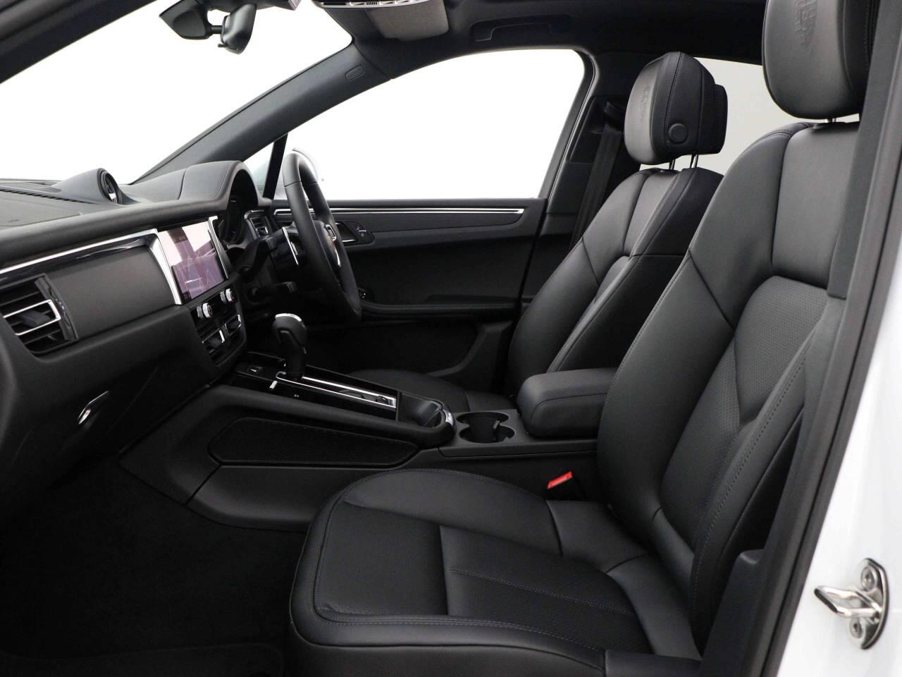 Porsche Macan view 29