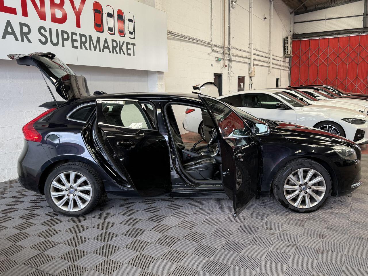 Volvo V40 view 11