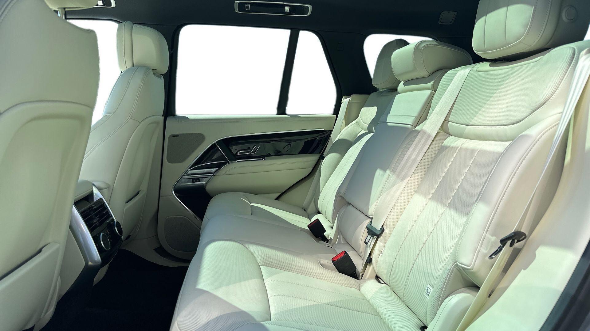Land Rover Range Rover view 4