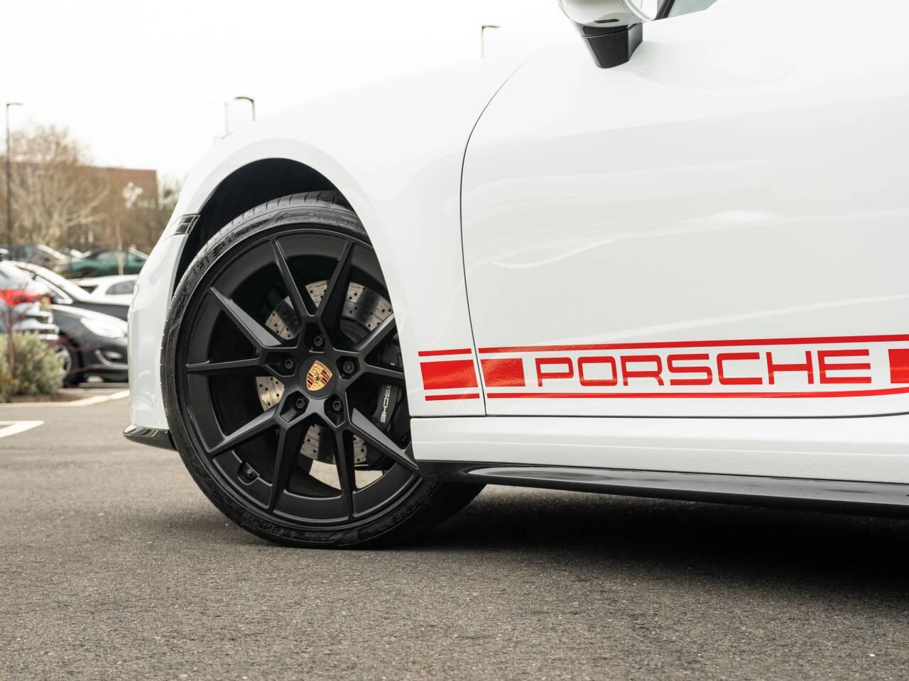 Porsche 911 view 17