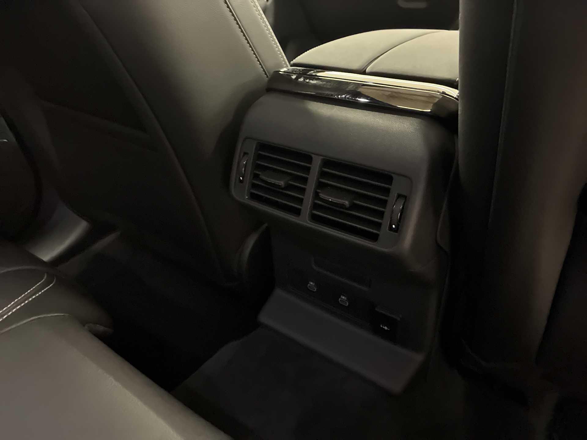 Land Rover Range Rover Velar view 18