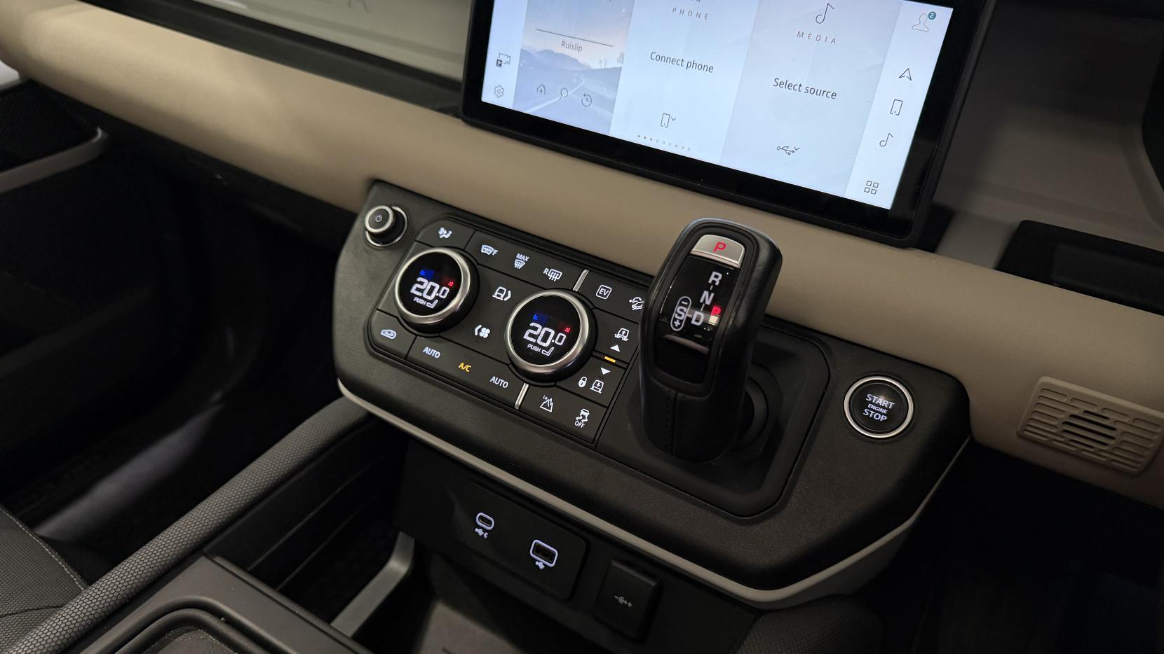 Land Rover Defender view 19