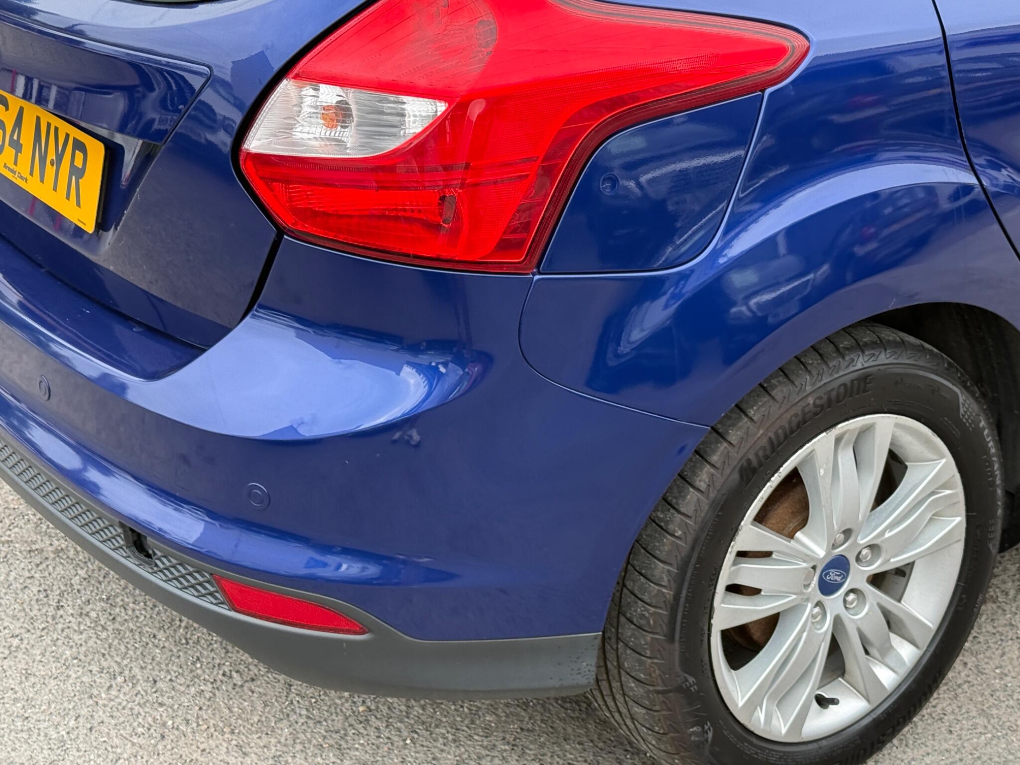 Ford Focus - Image 25
