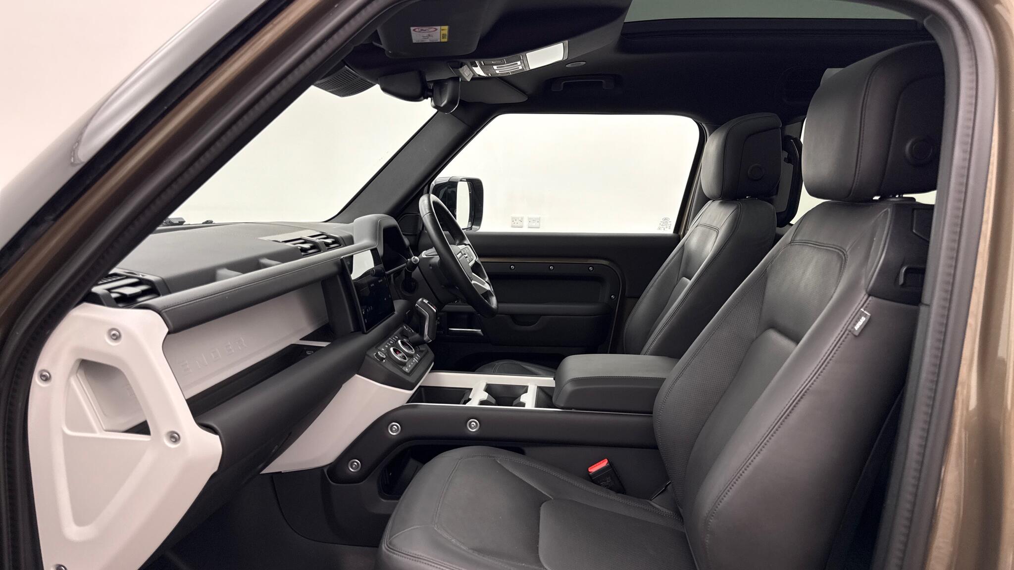 Land Rover Defender view 3