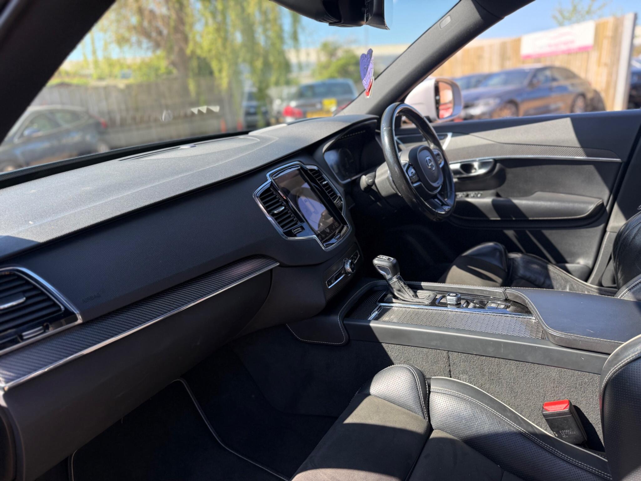 Volvo XC90 view 14