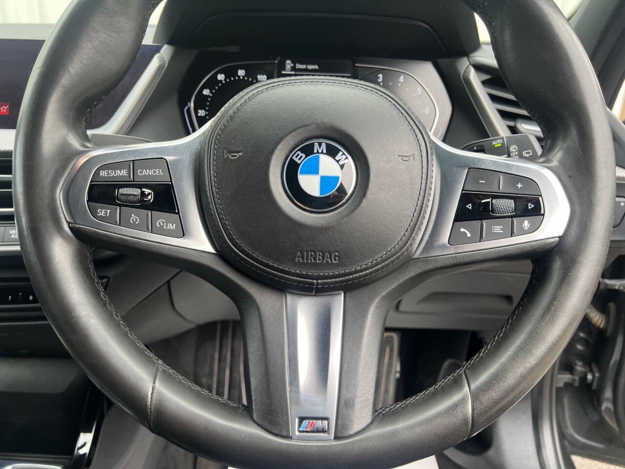 BMW 1 Series view 26