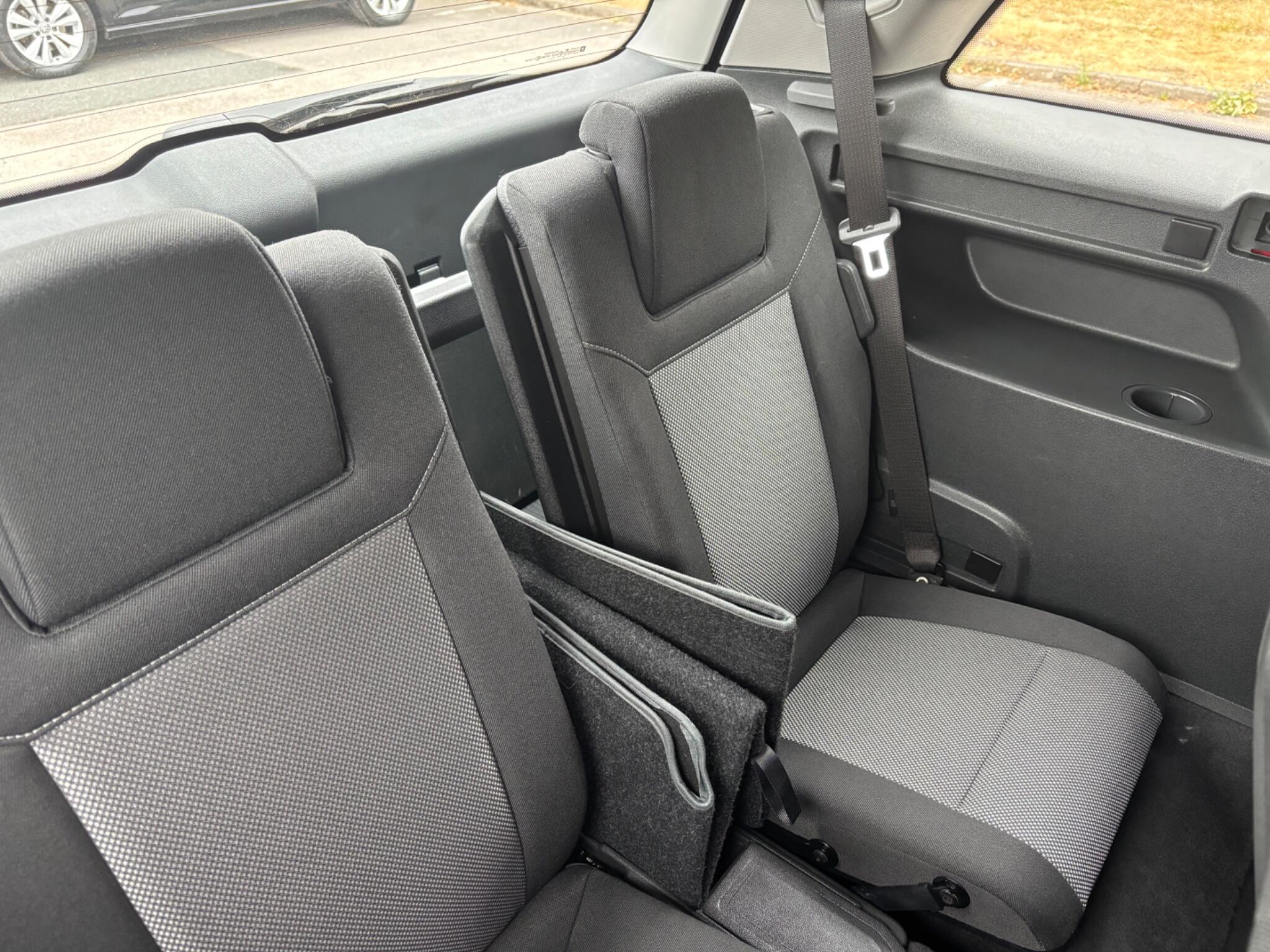 Vauxhall Zafira view 18