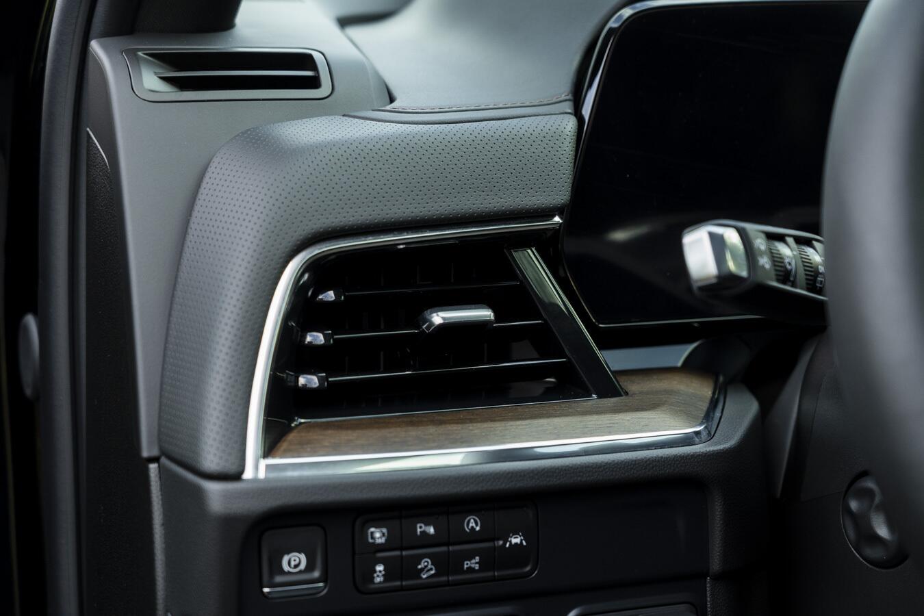 Chevrolet Suburban view 51