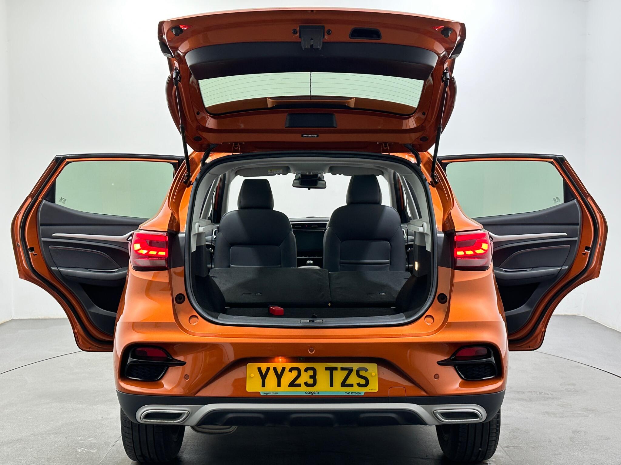 MG ZS view 43