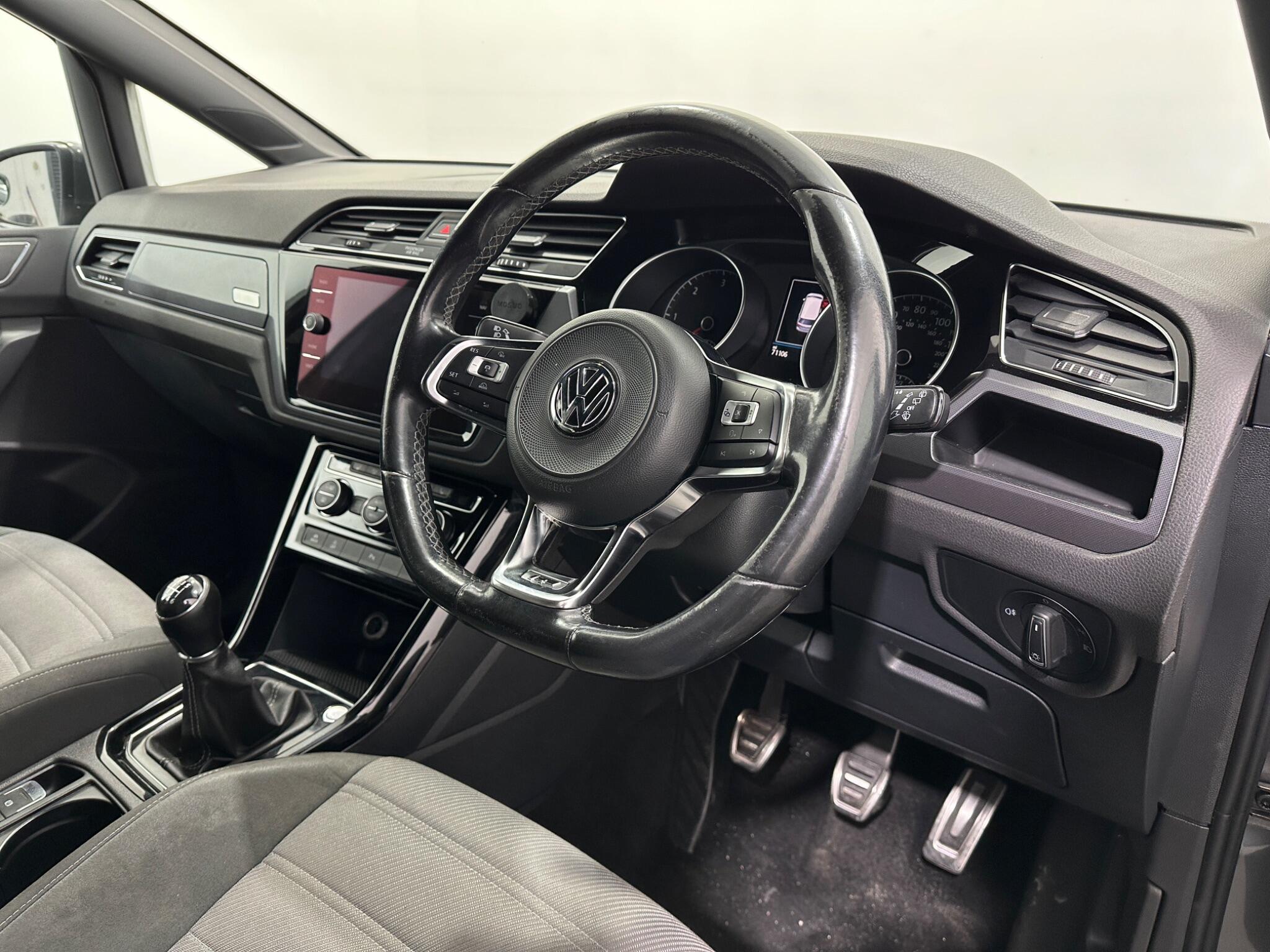 Volkswagen Touran view 11
