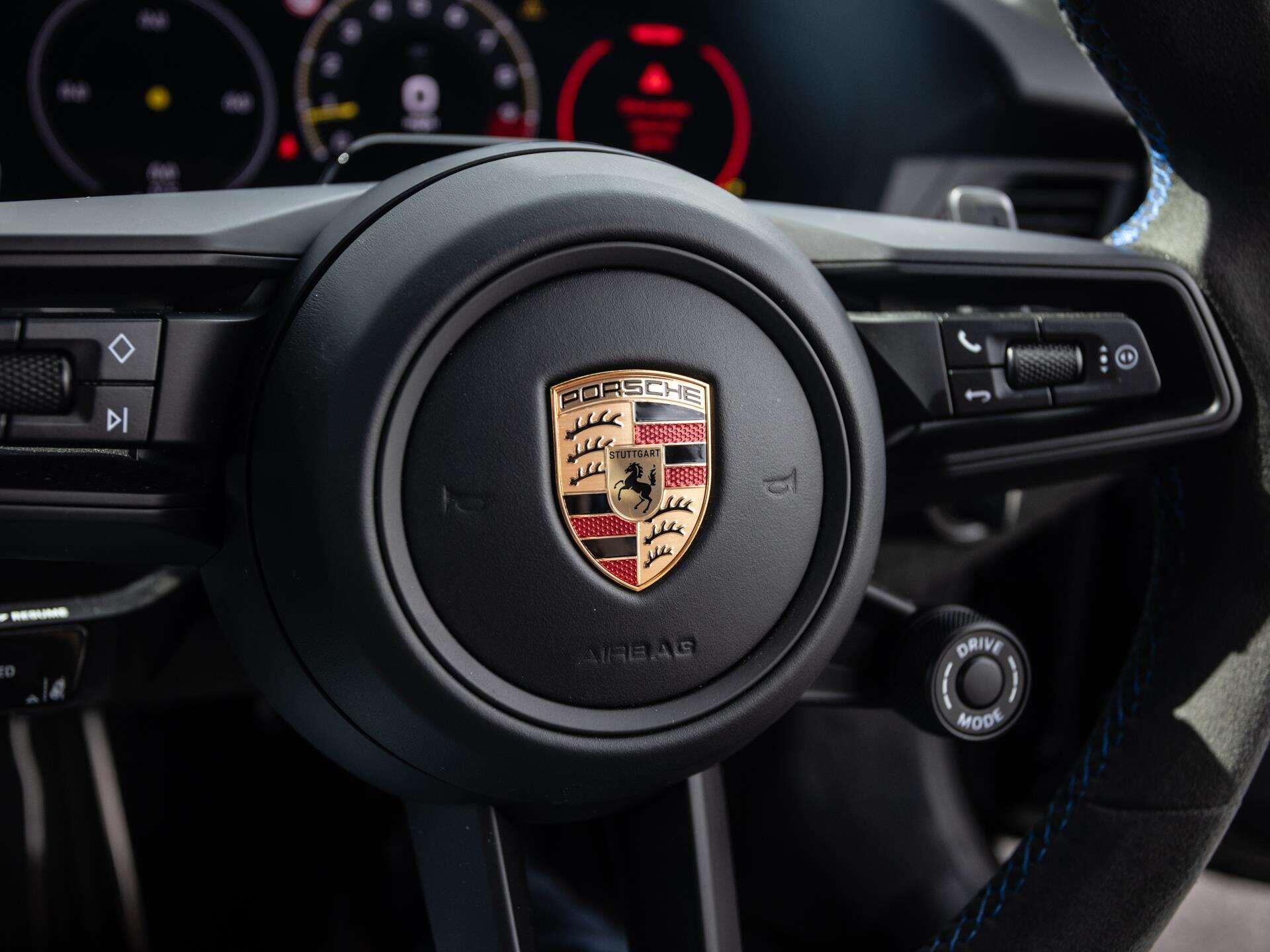 Porsche 911 view 19