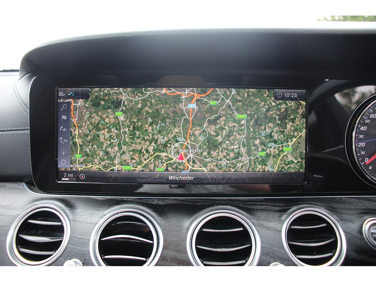 Mercedes-Benz E Class view 24