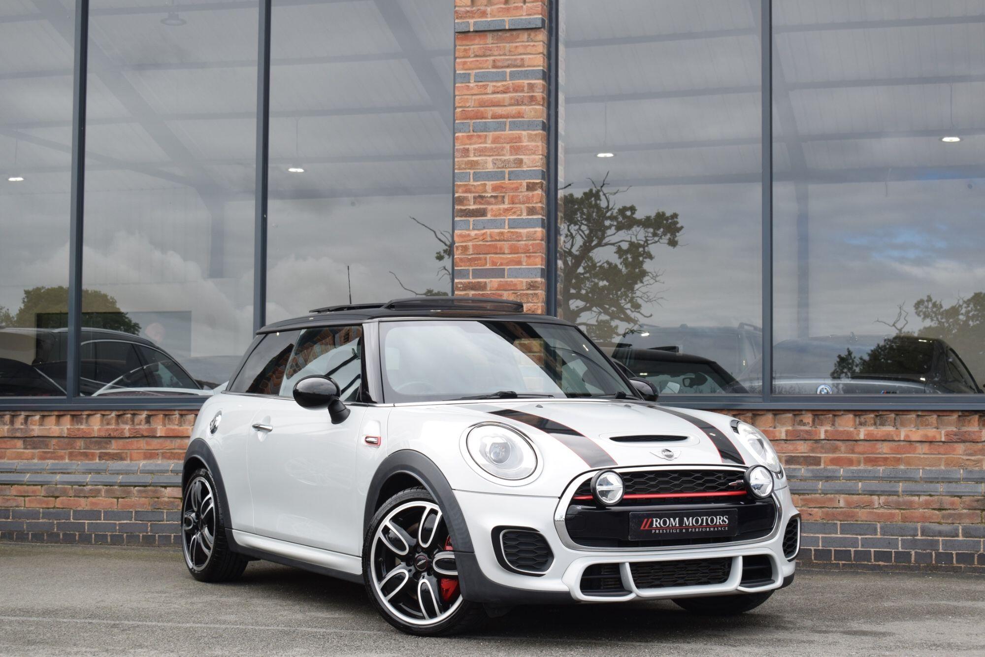 Mini Hatch view 8