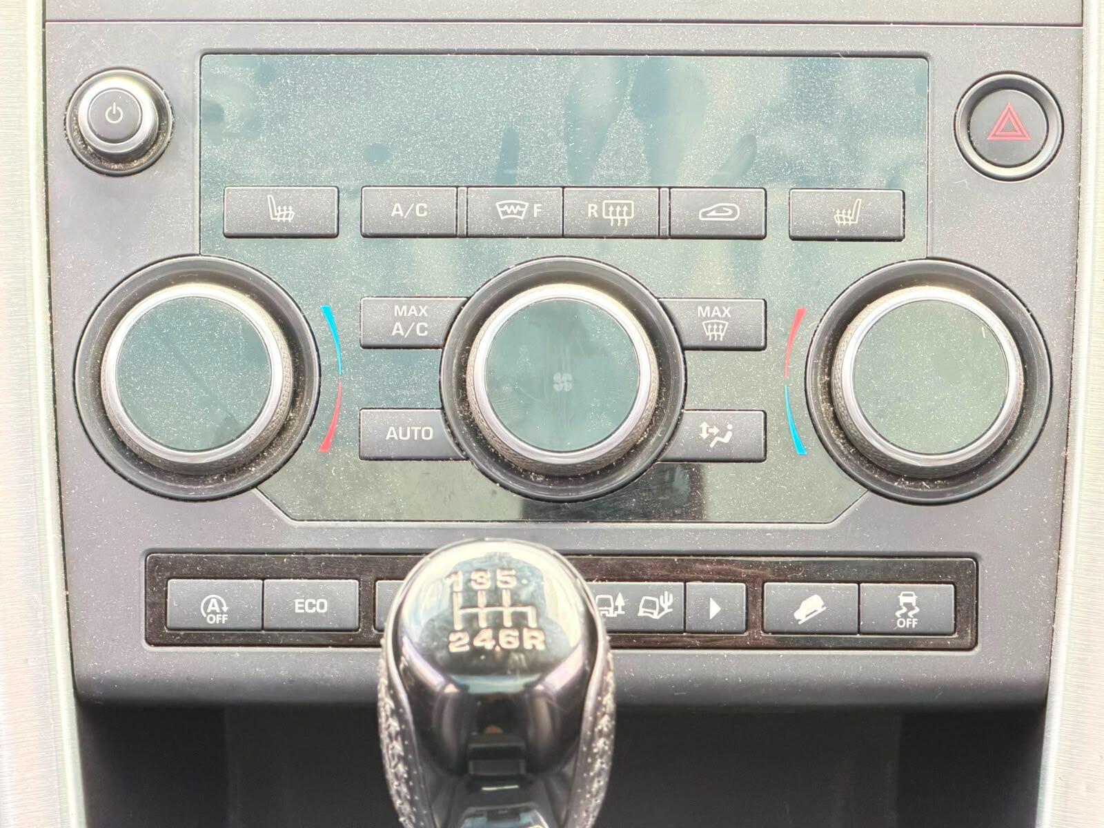 Land Rover Discovery Sport view 30