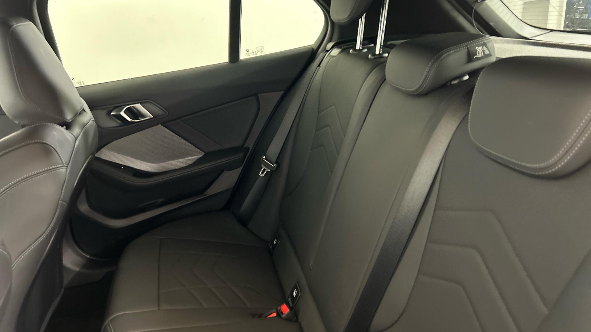 BMW 1 Series view 12