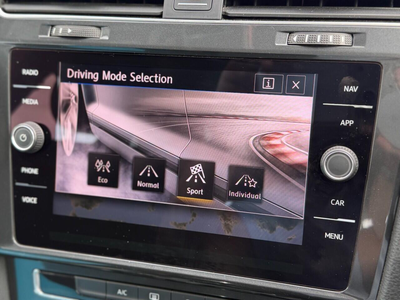 Volkswagen Golf view 26