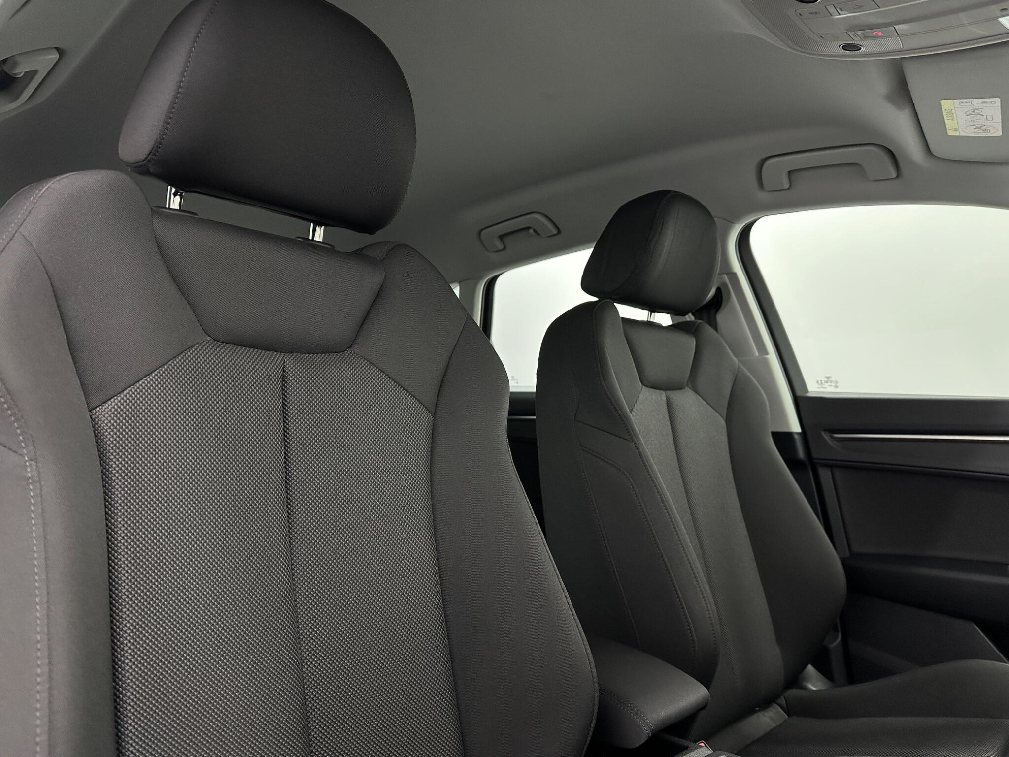 Audi Q3 view 33