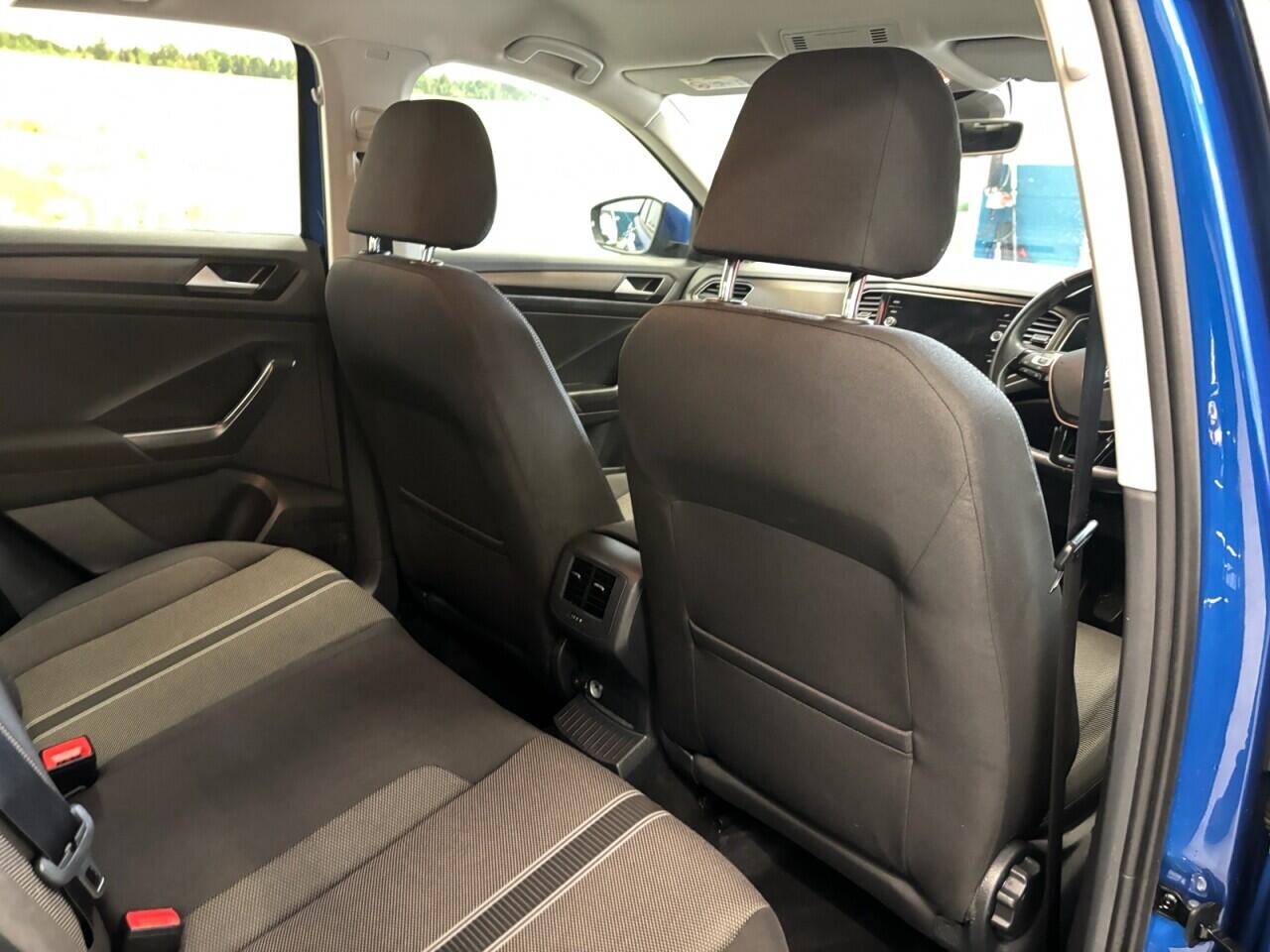Volkswagen T-Roc view 19
