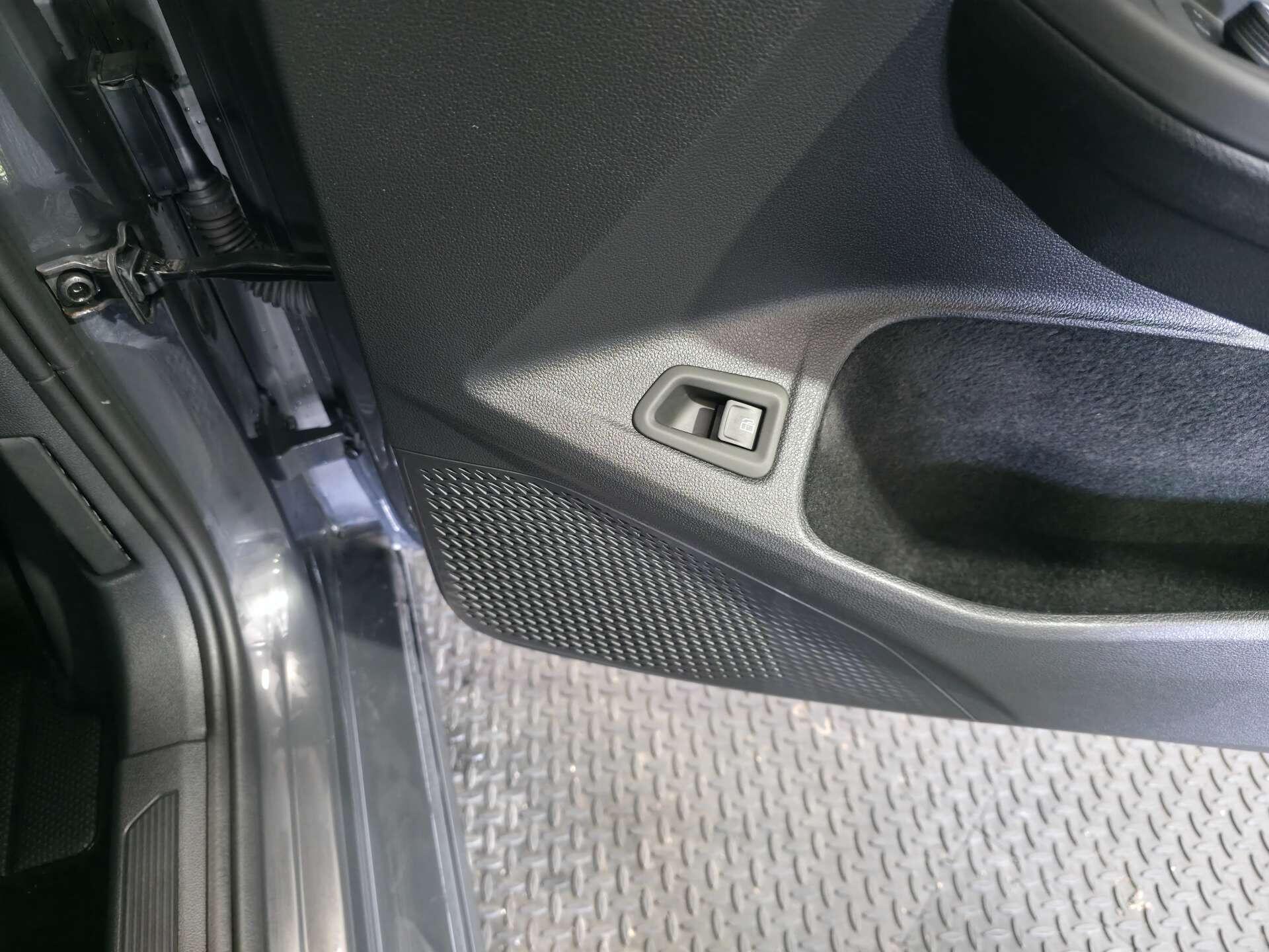 Volkswagen Golf view 19