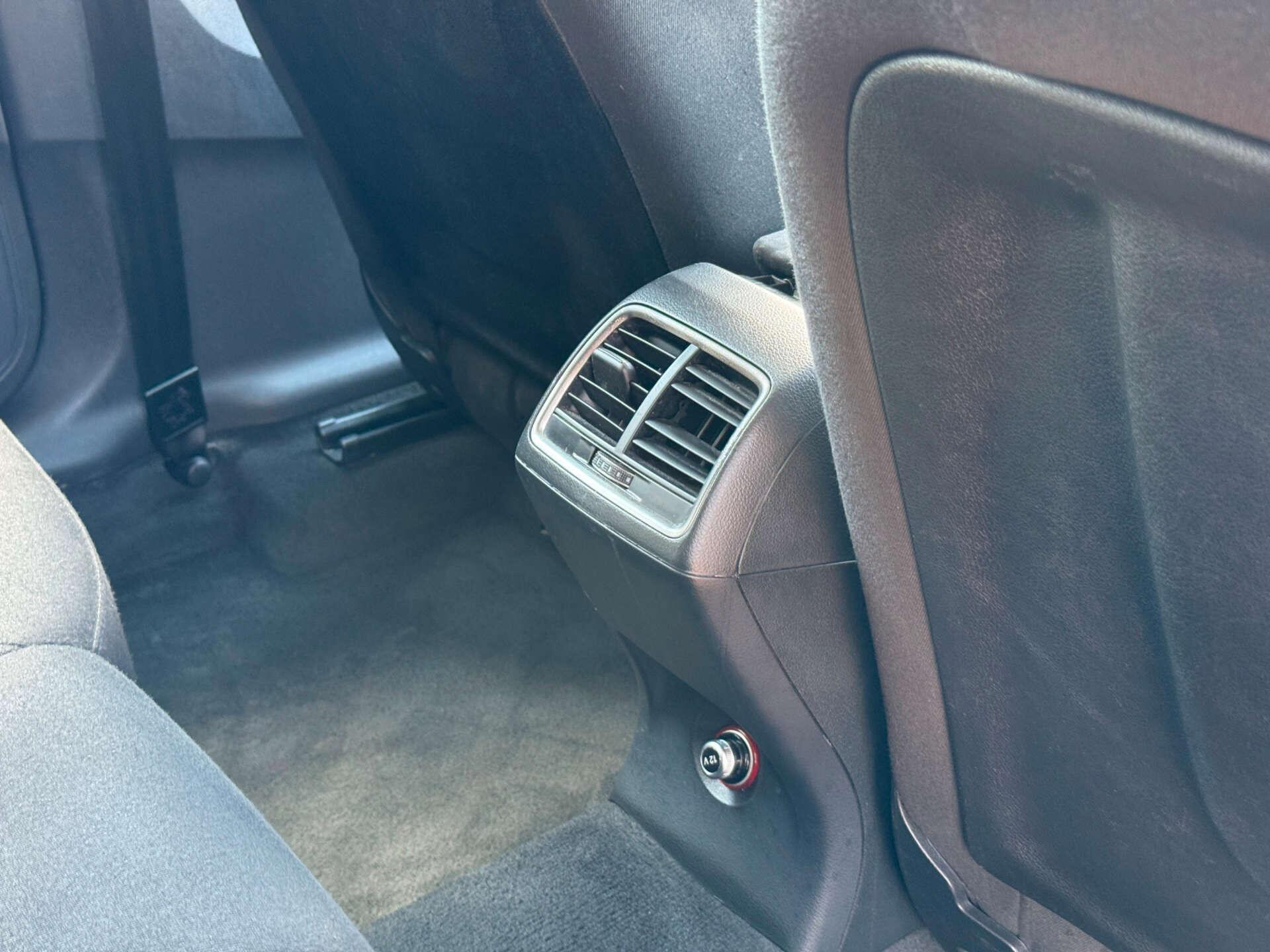 Audi Q3 view 26