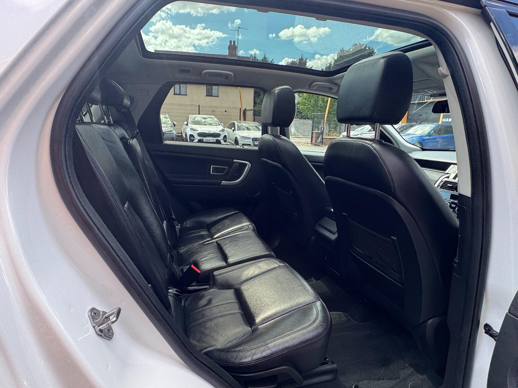 Land Rover Discovery Sport view 12