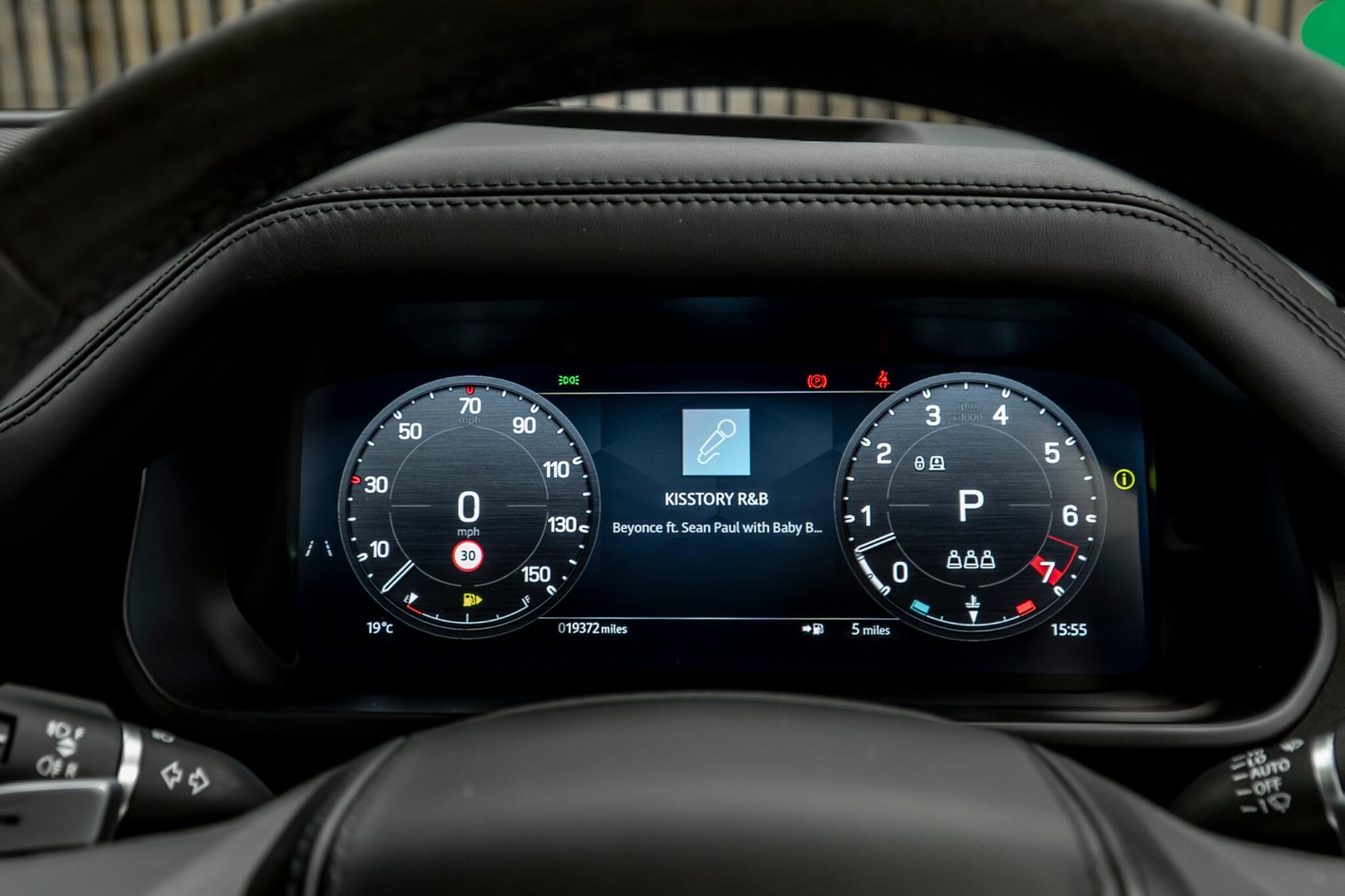 Land Rover Defender view 36