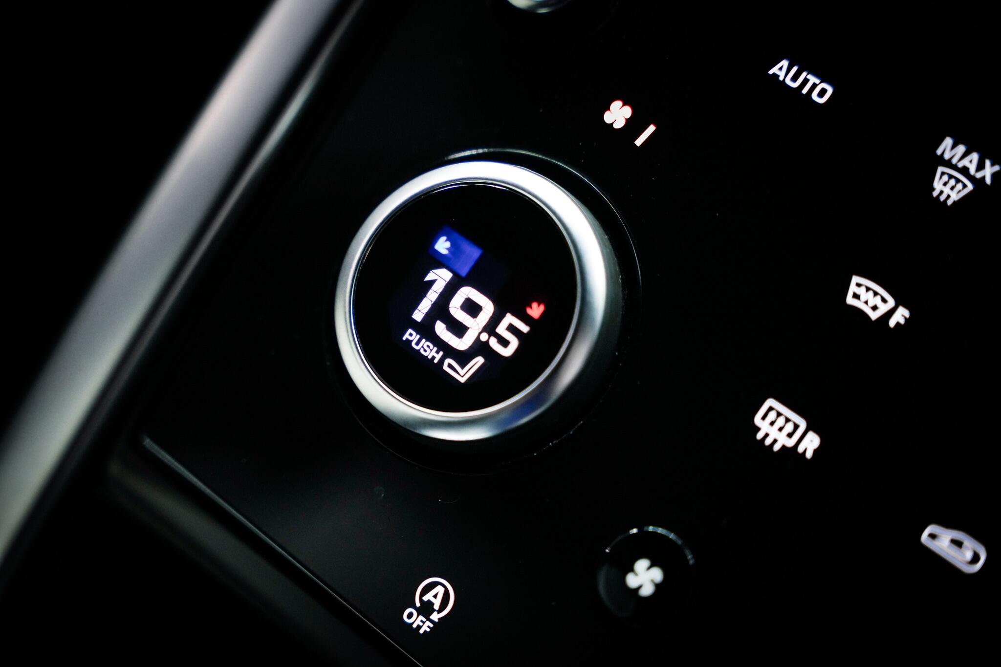 Land Rover Discovery Sport view 40