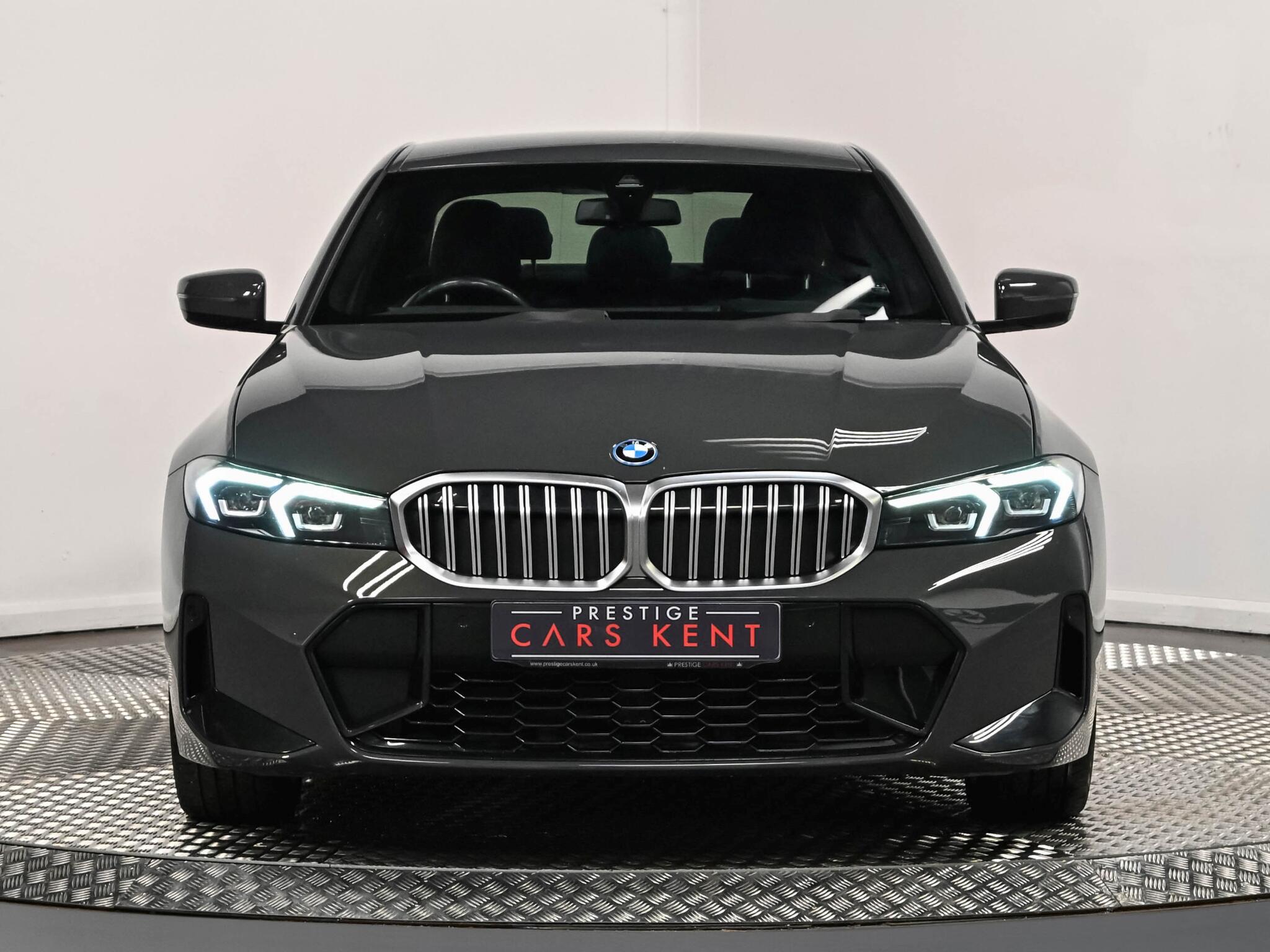 BMW 3 Series view 22