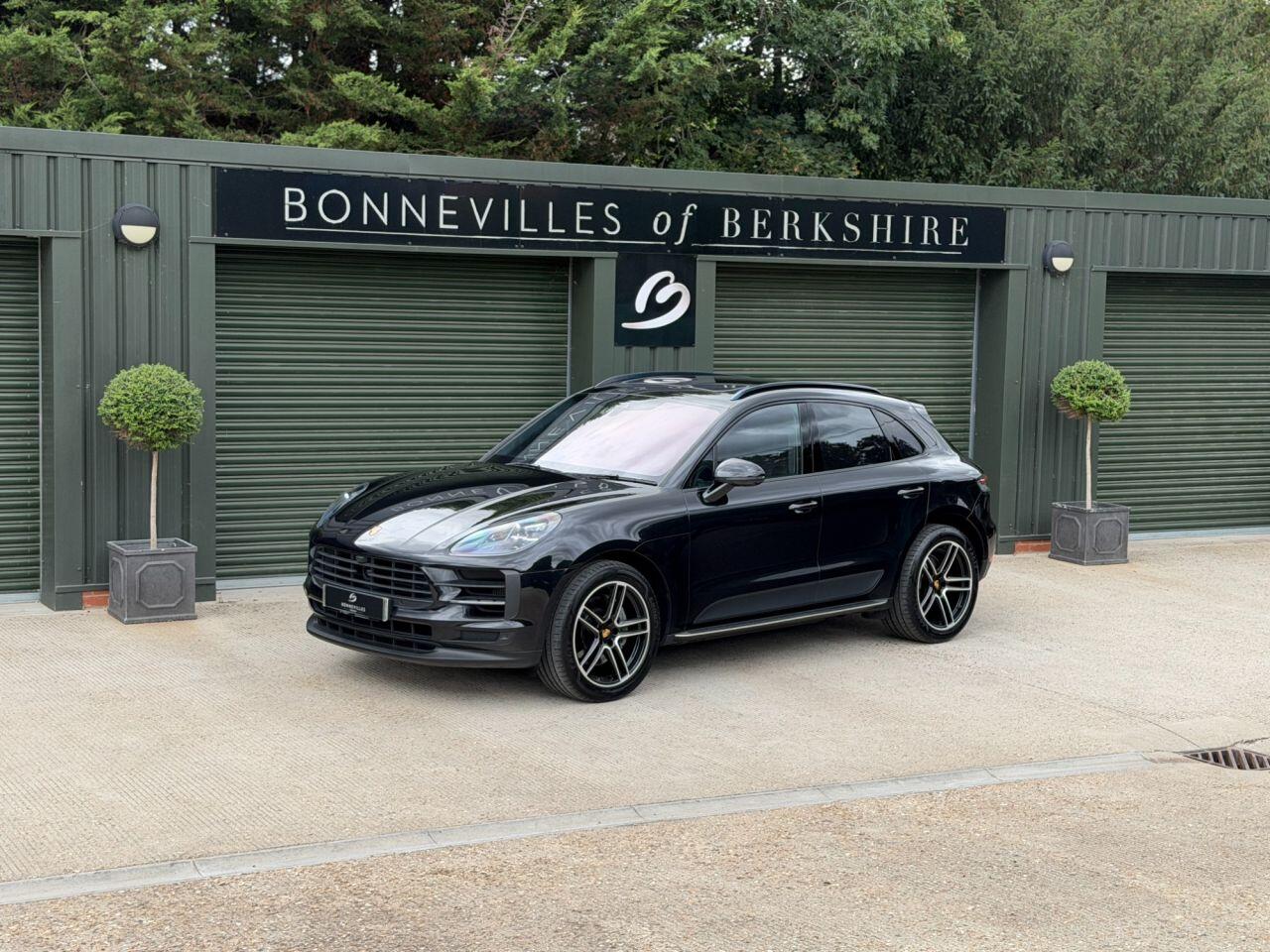 Porsche Macan view 4