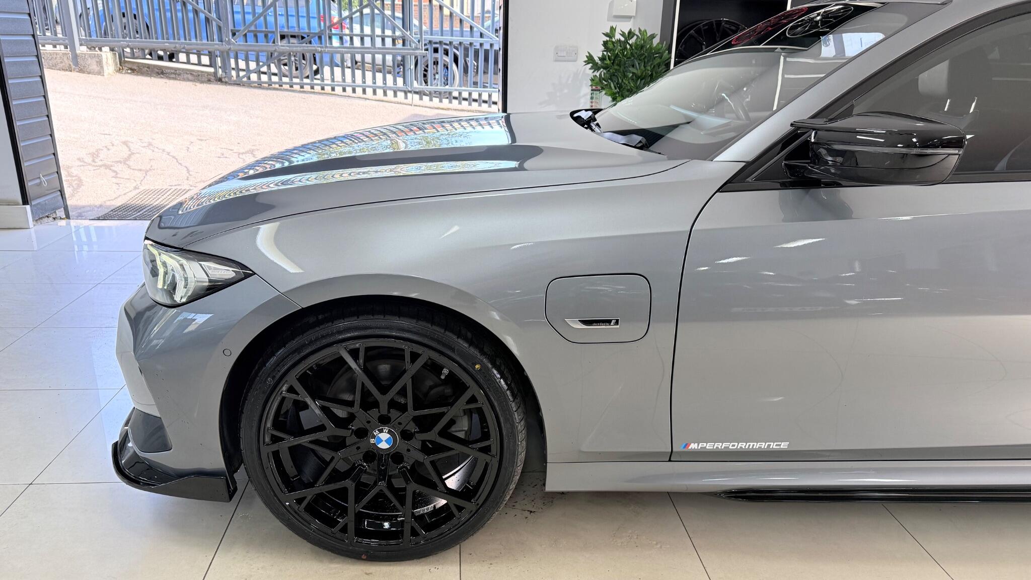 BMW 3 Series view 37