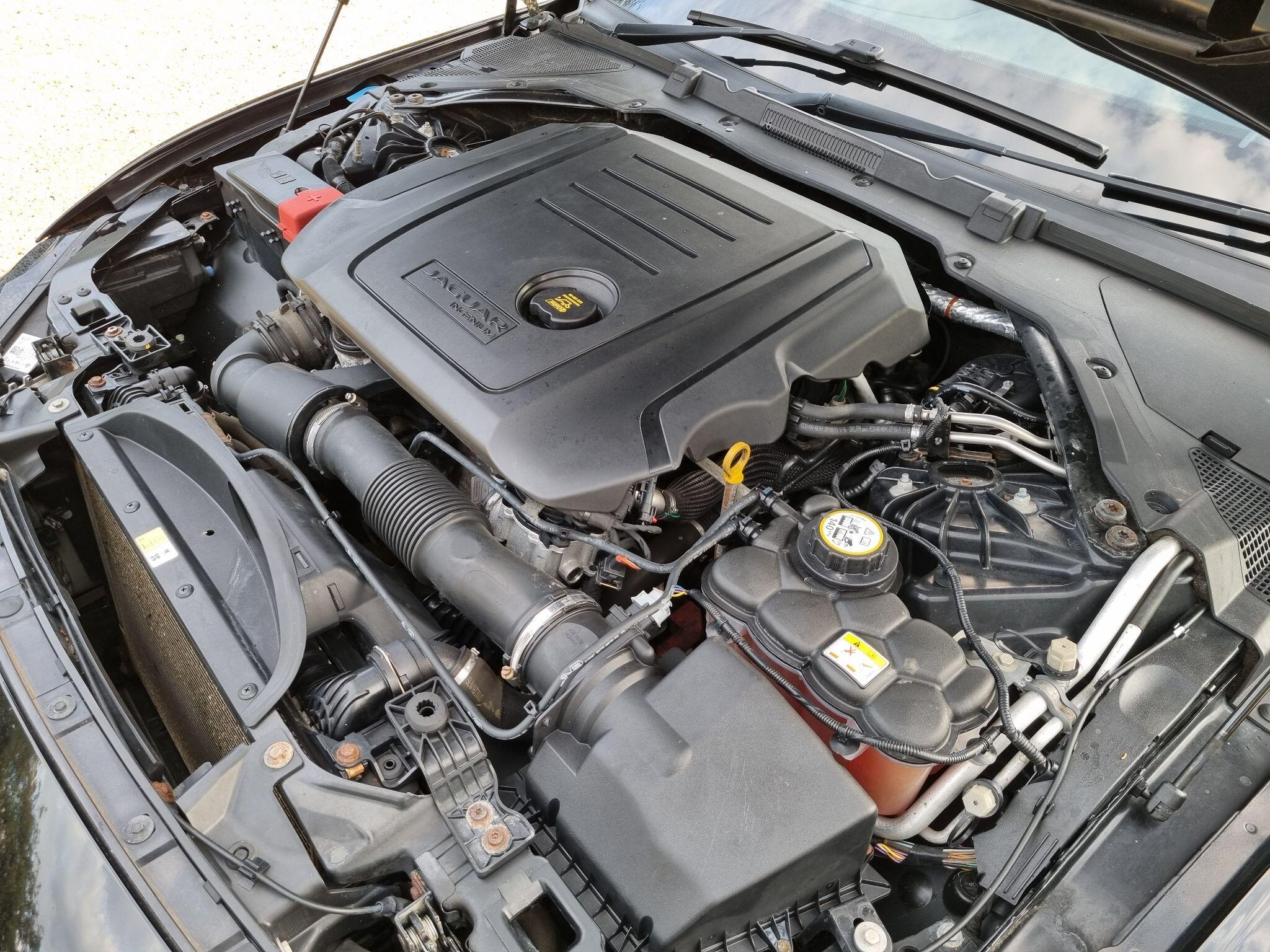 Jaguar Xe view 75