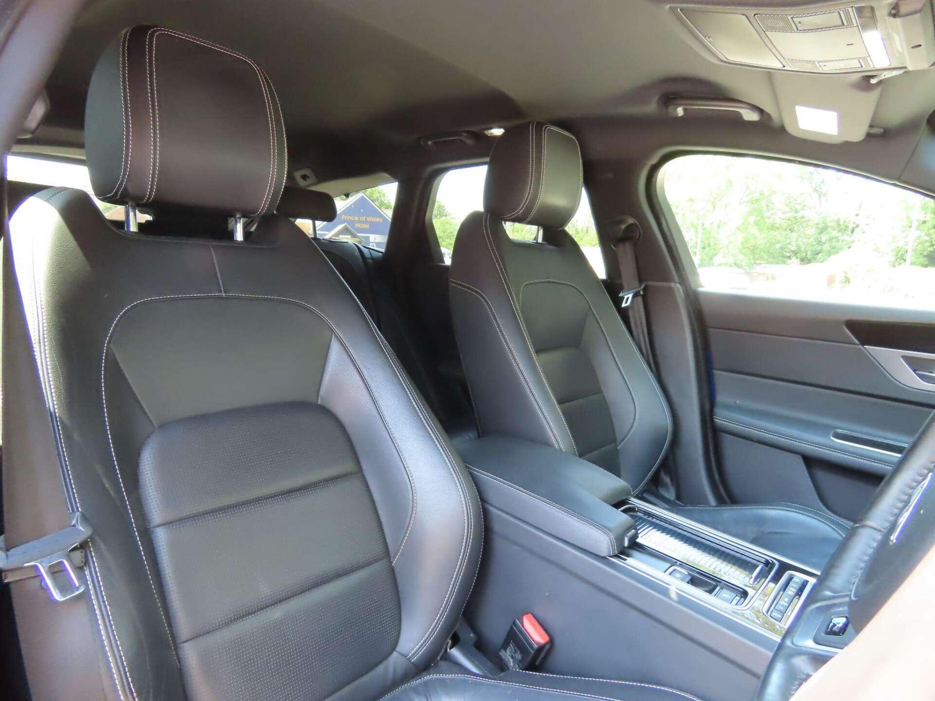 Jaguar XF view 9