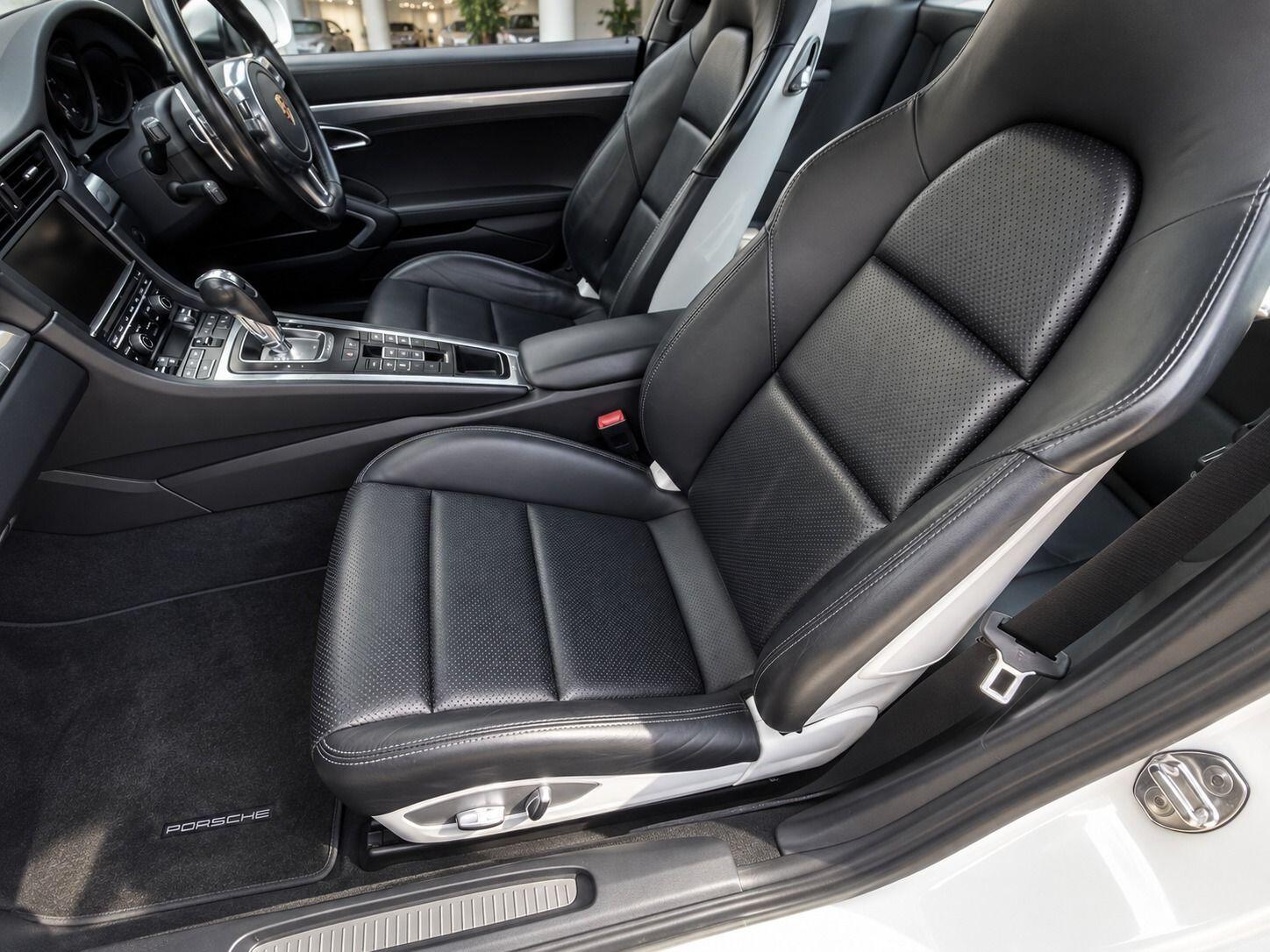 Porsche 911 view 20